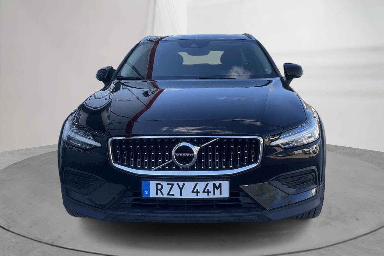 Volvo V60 B4 Cross Country AWD Mildhybrid, Diesel (197hk) - 10 542 mil - Automat - svart - 2022