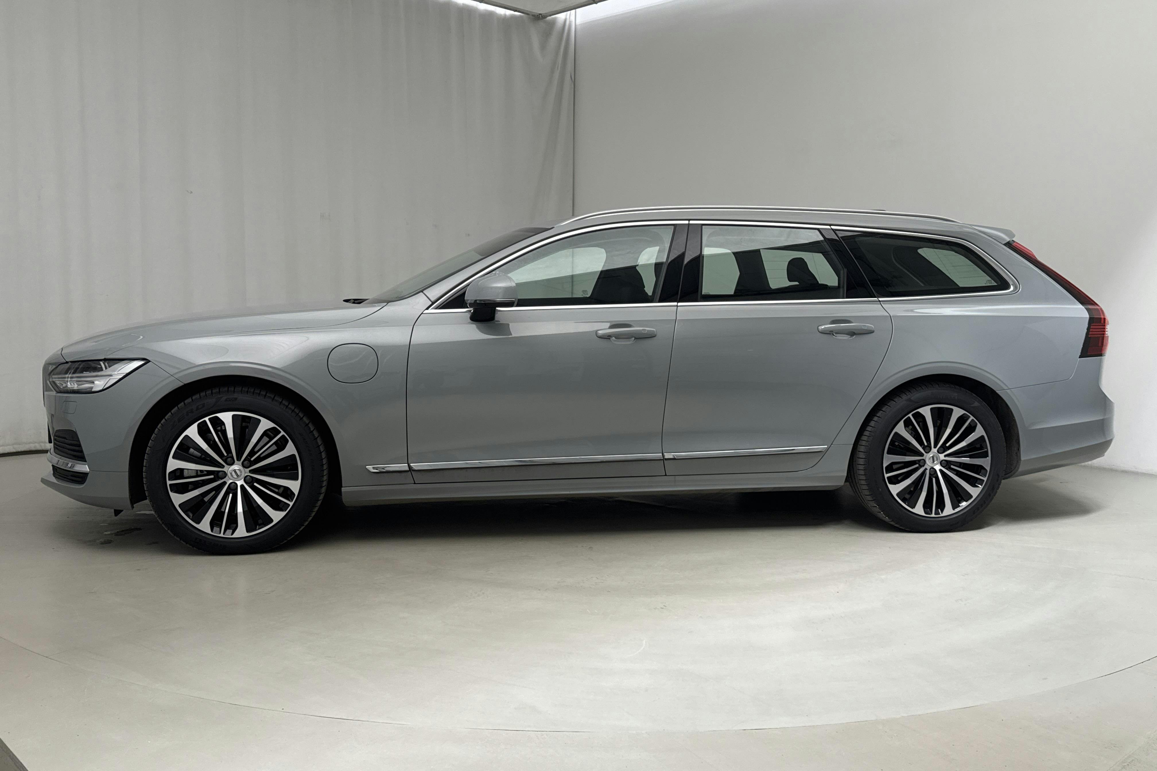 Volvo V90 T6 AWD Recharge (350hk) - 576 mil - Automat - grå - 2025