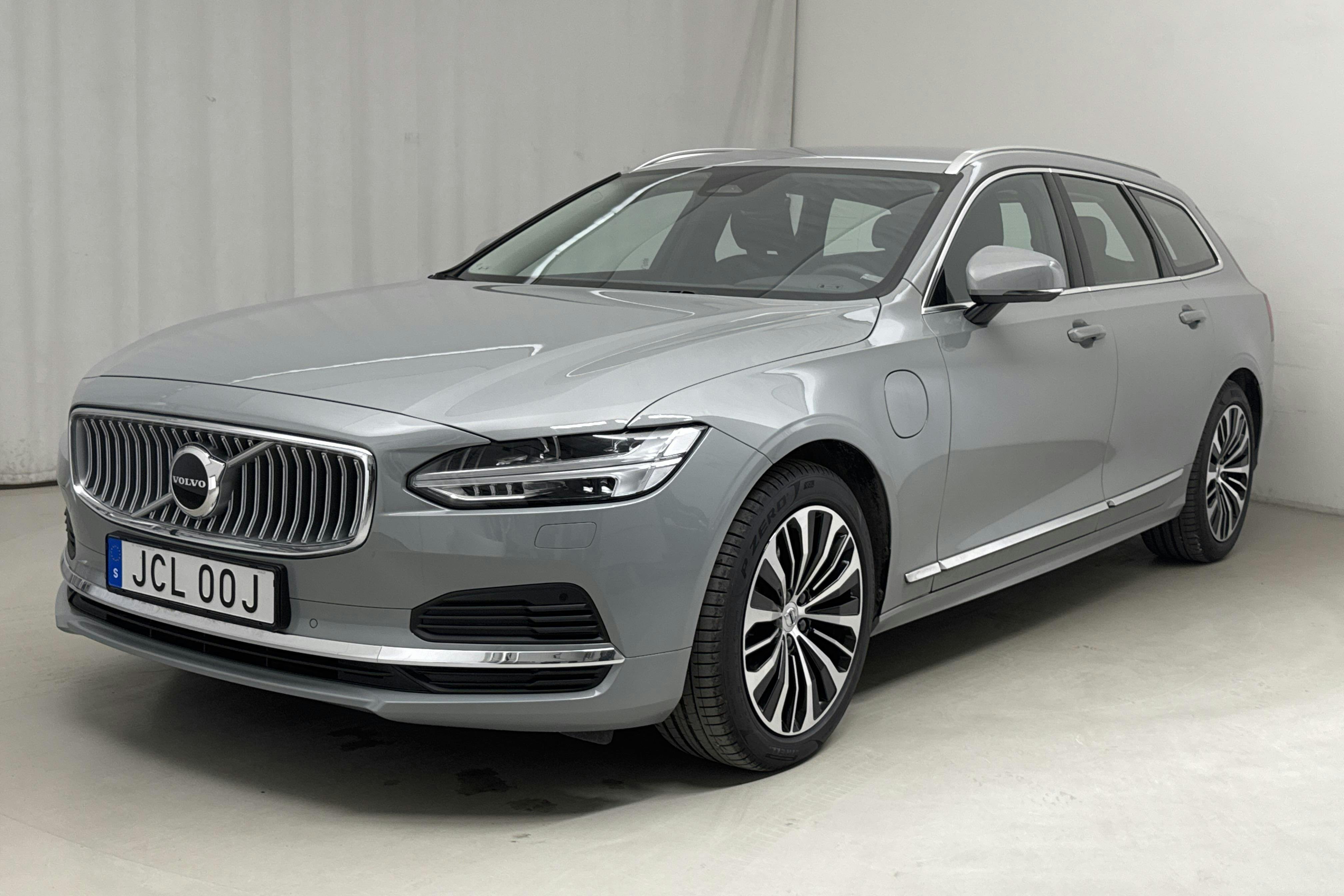 Volvo V90 T6 AWD Recharge (350hk) - 5 760 km - Automatic - gray - 2025