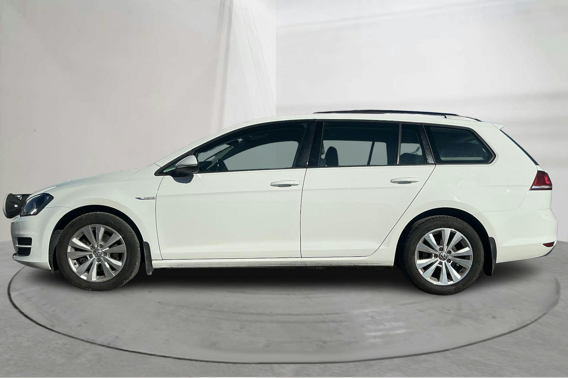 Esitlusfoto 2 aadressil 15: VW Golf VII 1.4 TGI BlueMotion Sportscombi (110hk) - 115 270 km - Automaatne - valge - 2017