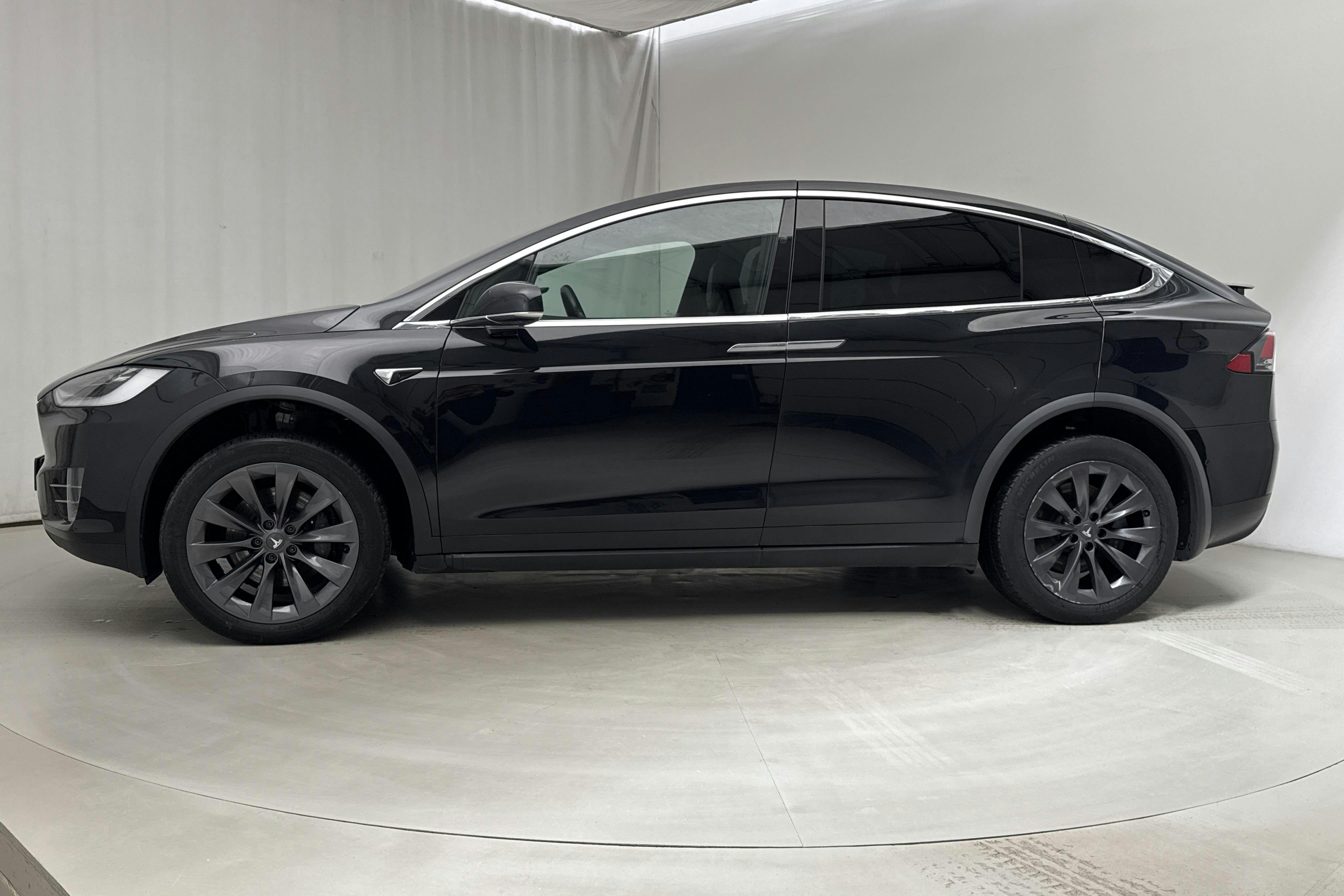 Tesla Model X 75D - 107 930 km - Automatic - black - 2018