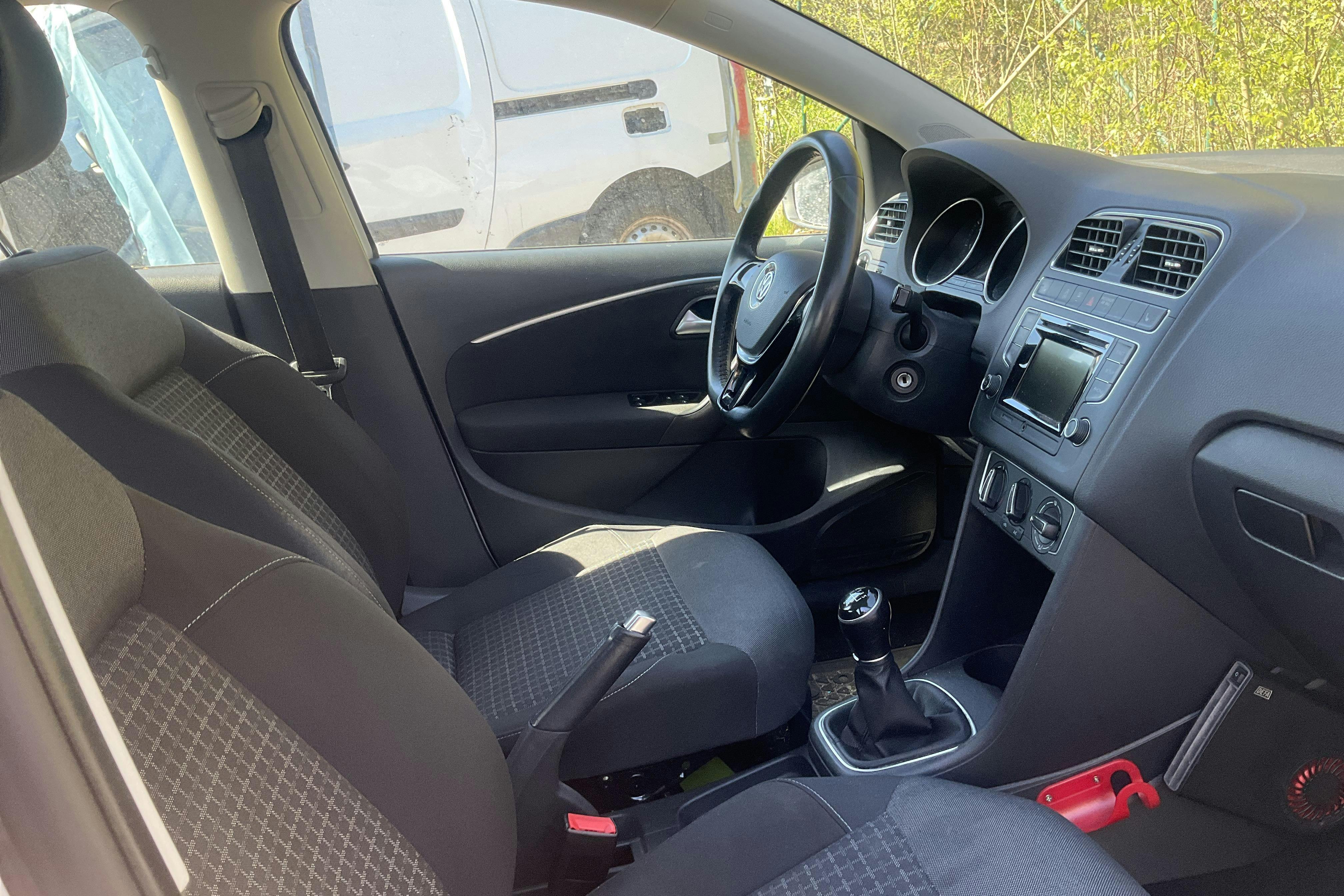 VW Polo 1.4 TDI 5dr (90hk) - 75 550 km - Manuaalinen - valkoinen - 2016