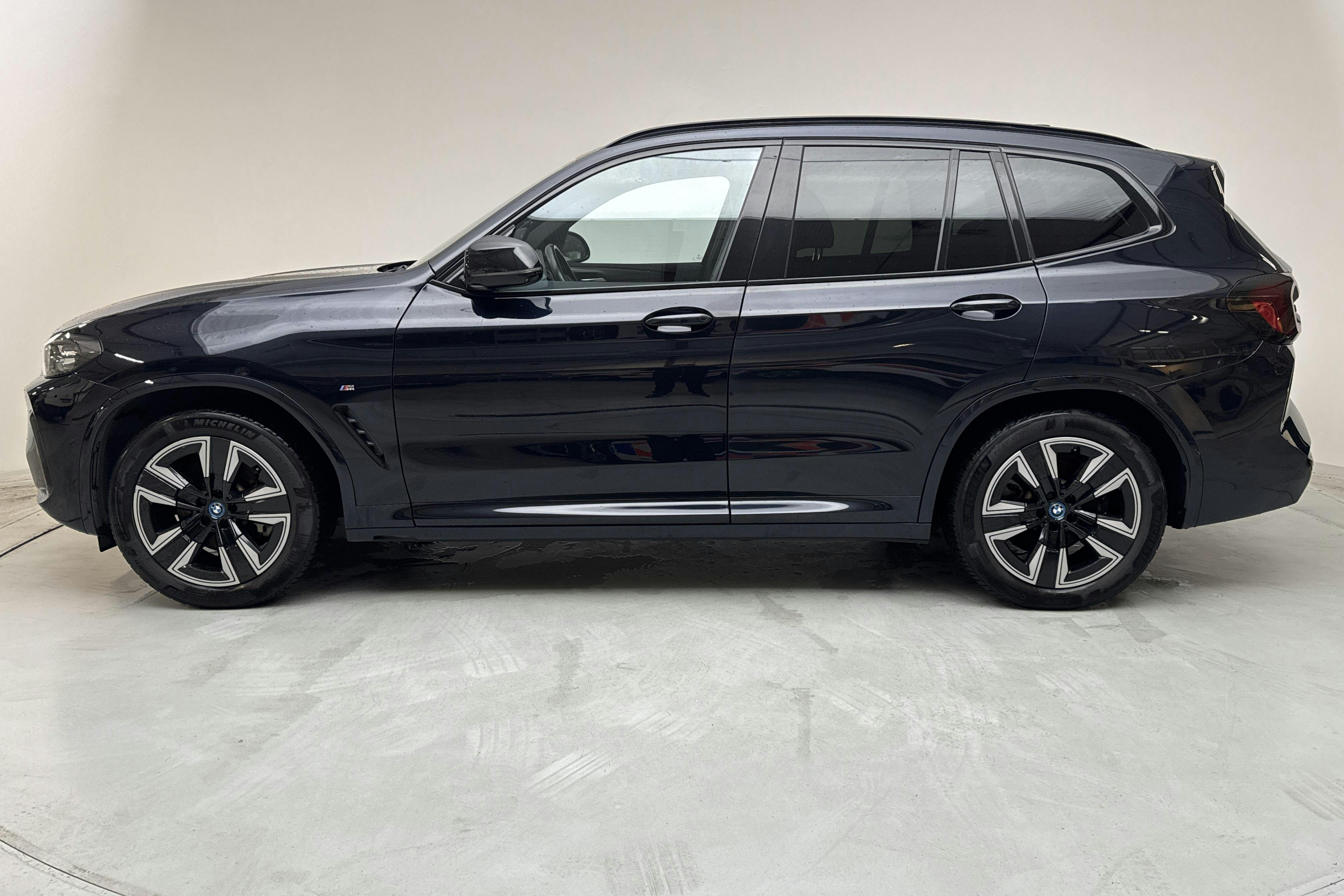 BMW iX3 LCI, G08 (286hk) - 3 763 mil - Automat - svart - 2023