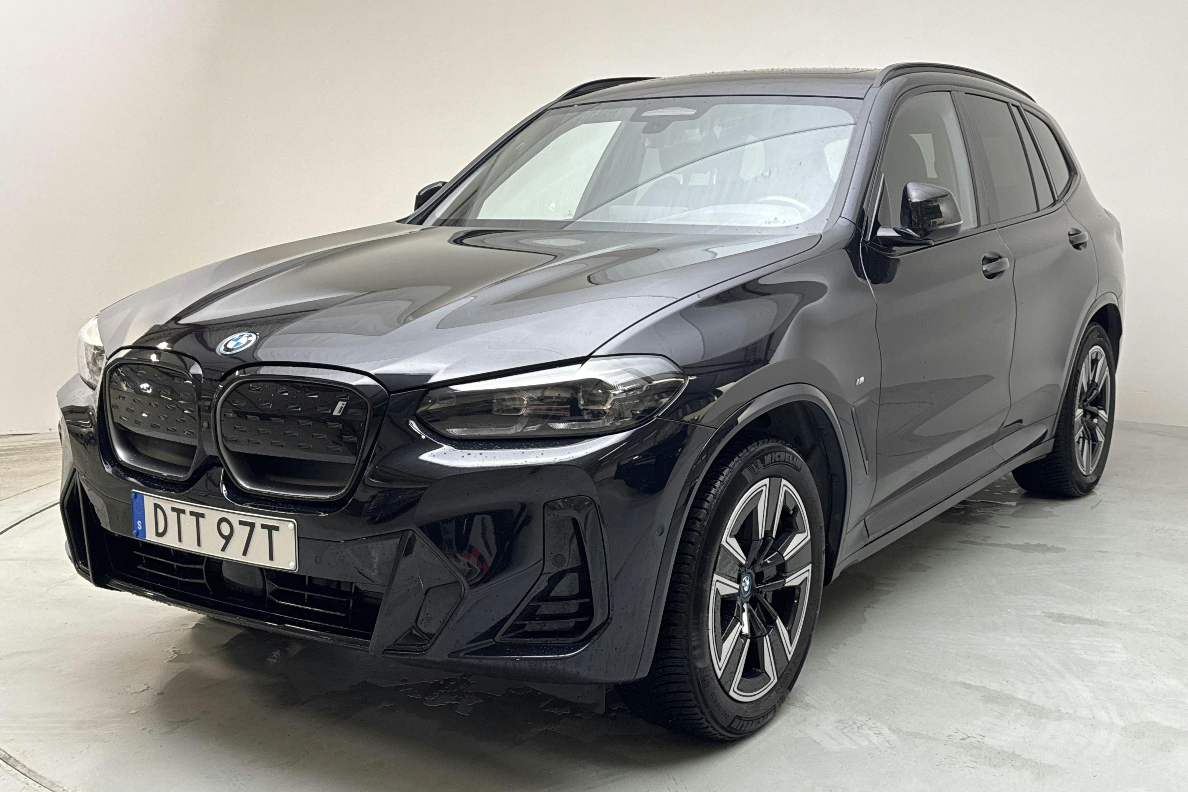 BMW iX3 LCI, G08 (286hk) - 3 763 mil - Automat - svart - 2023