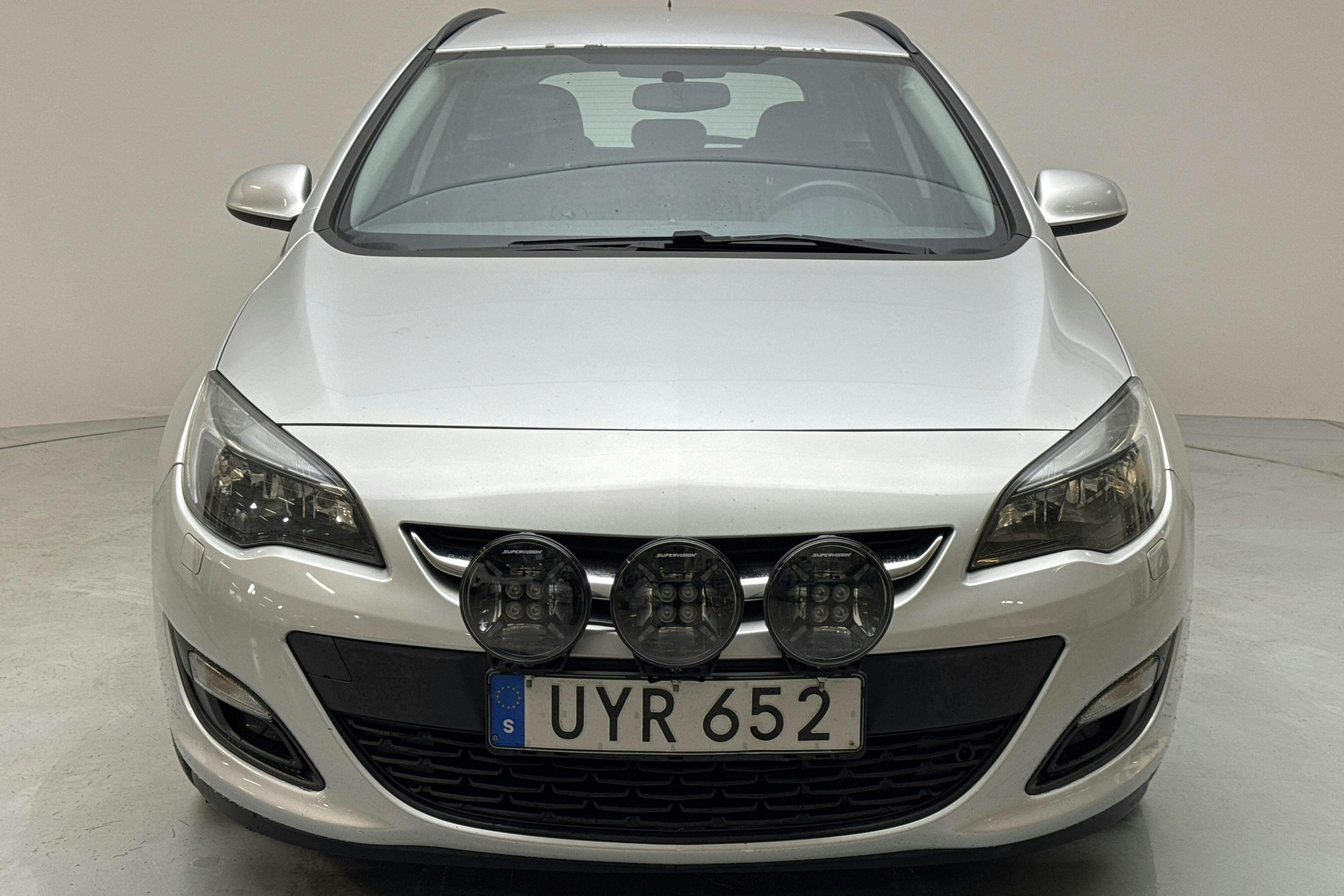 Opel Astra 1.4 Turbo ECOTEC Sports Tourer (140hk) - 117 900 km - Manual - gray - 2015