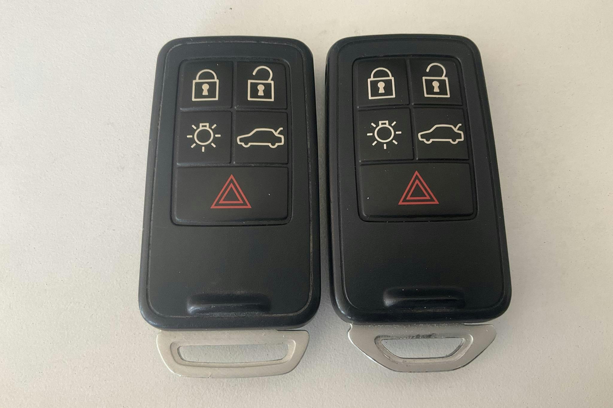 Volvo V60 D6 AWD Plug-in Hybrid (215hk) - 152 310 km - Automaatne - hõbe - 2013