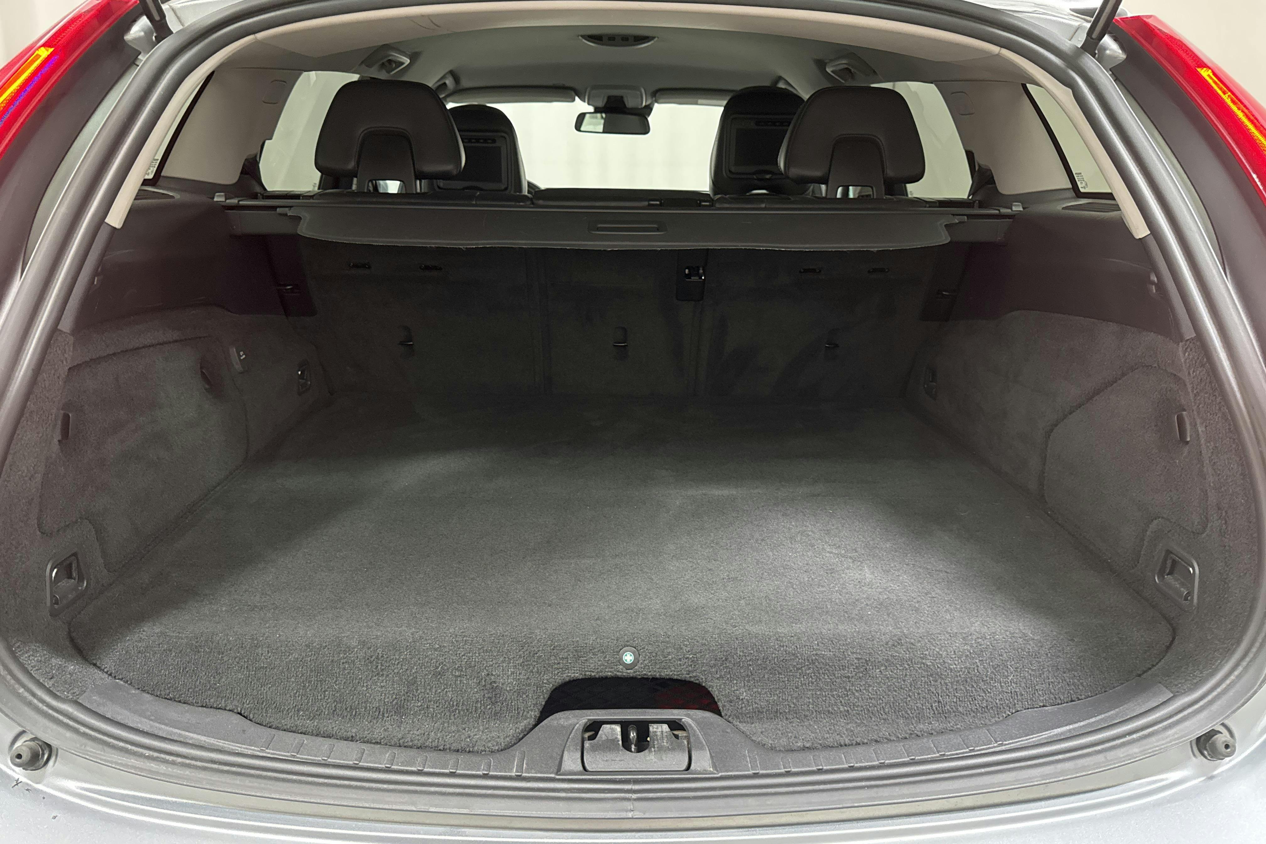 Volvo V60 D6 AWD Plug-in Hybrid (215hk) - 152 310 km - Automaatne - hõbe - 2013