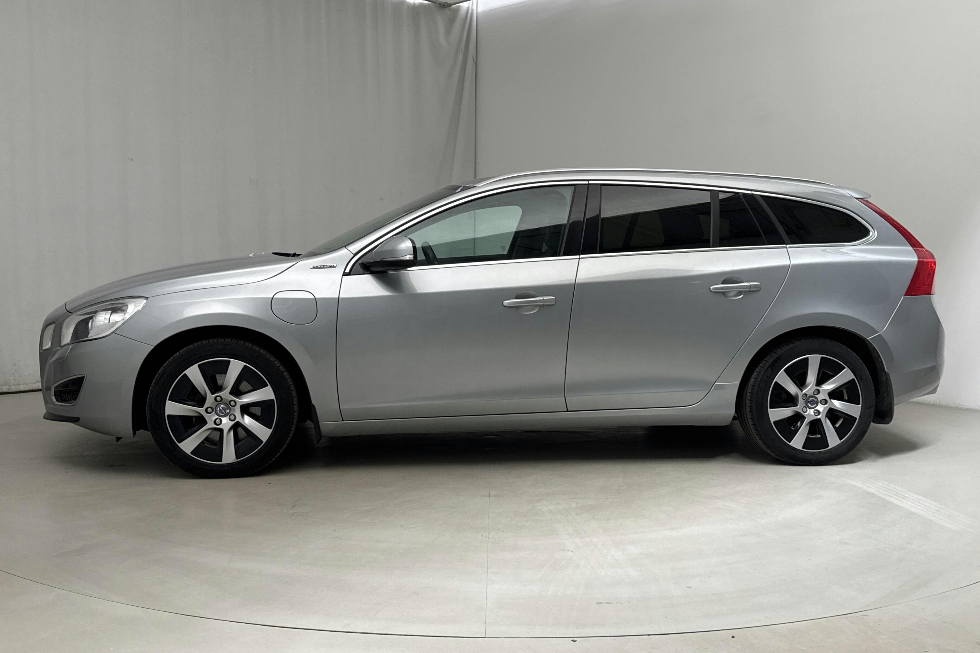 Volvo V60 D6 AWD Plug-in Hybrid (215hk) - 152 310 km - Automaatne - hõbe - 2013