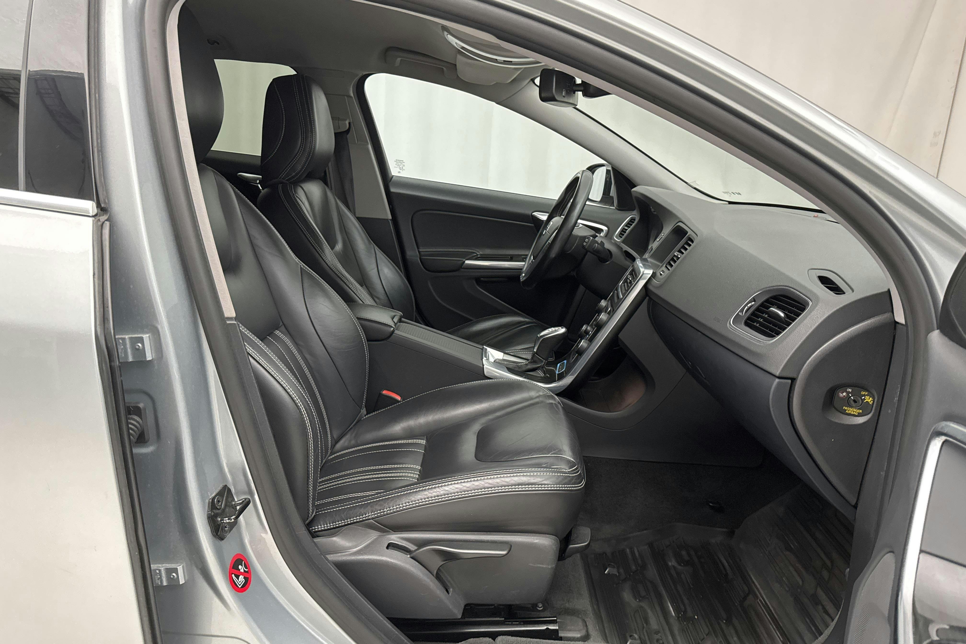 Volvo V60 D6 AWD Plug-in Hybrid (215hk) - 152 310 km - Automaatne - hõbe - 2013