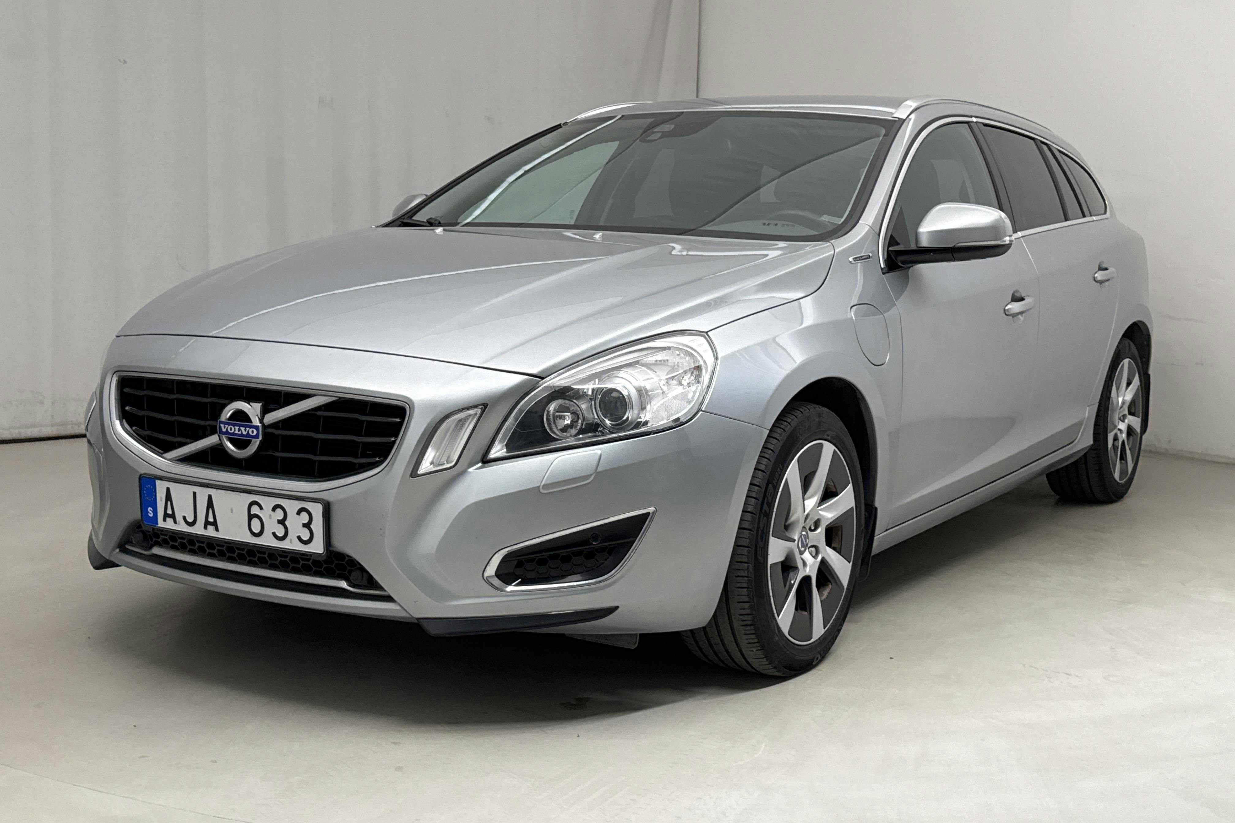 Volvo V60 D6 AWD Plug-in Hybrid (215hk) - 152 310 km - Automatic - silver - 2013