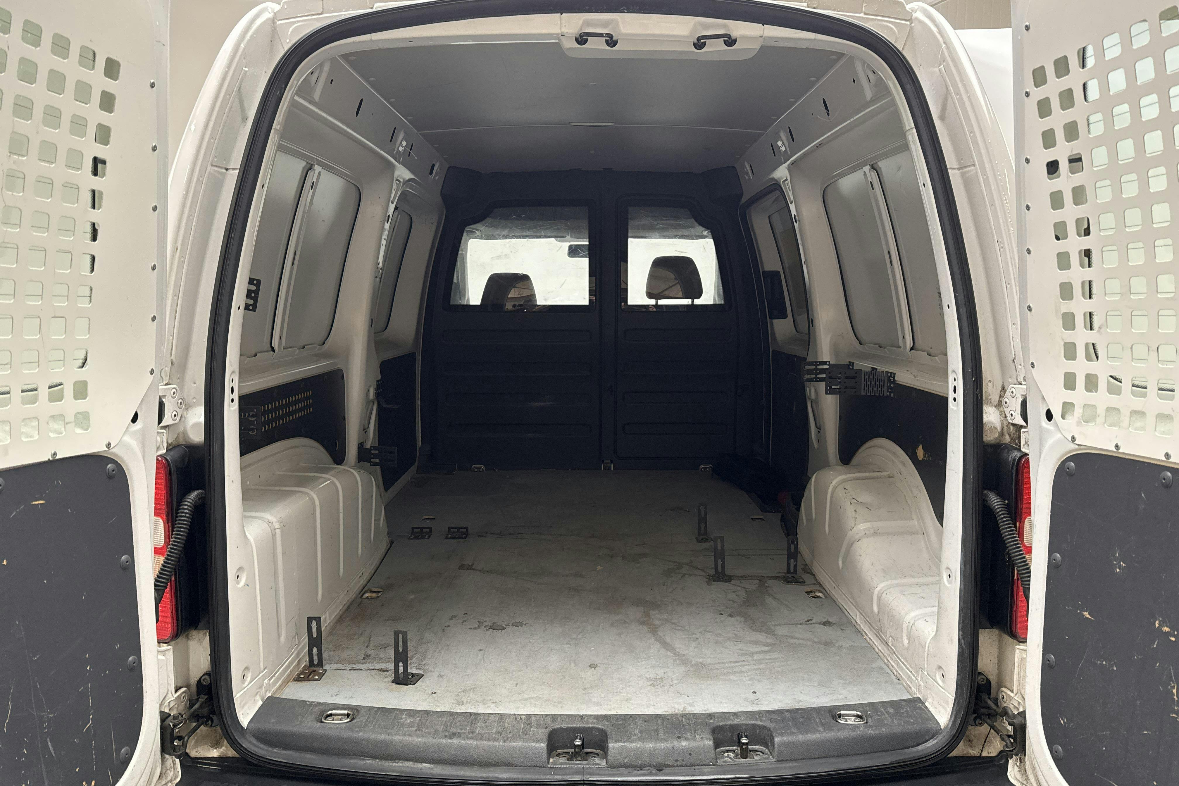 VW Caddy 1.6 TDI Maxi Skåp (102hk) - 19 257 mil - Automat - vit - 2014