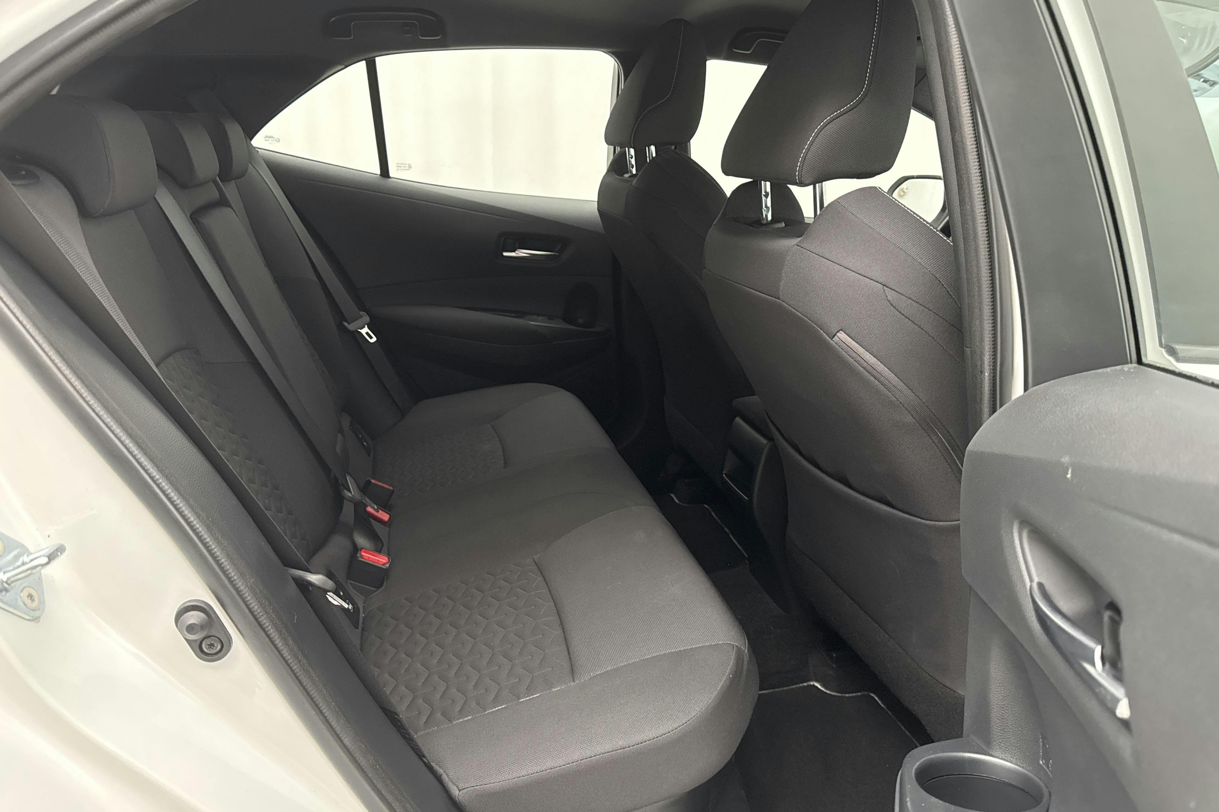 Toyota Corolla 1.8 Hybrid 5dr (122hk) - 17 090 km - Automatic - white - 2022