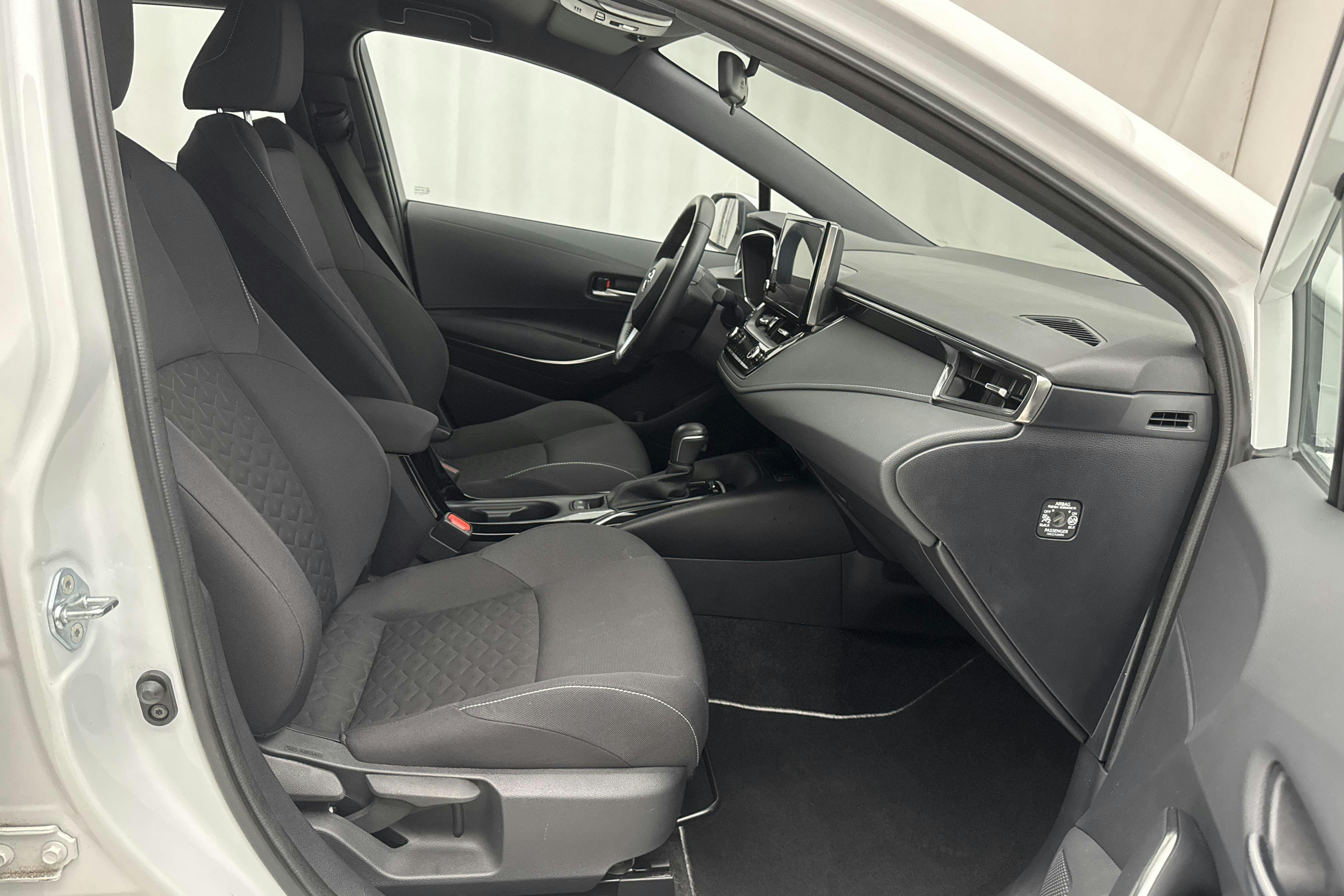 Toyota Corolla 1.8 Hybrid 5dr (122hk) - 17 090 km - Automatic - white - 2022
