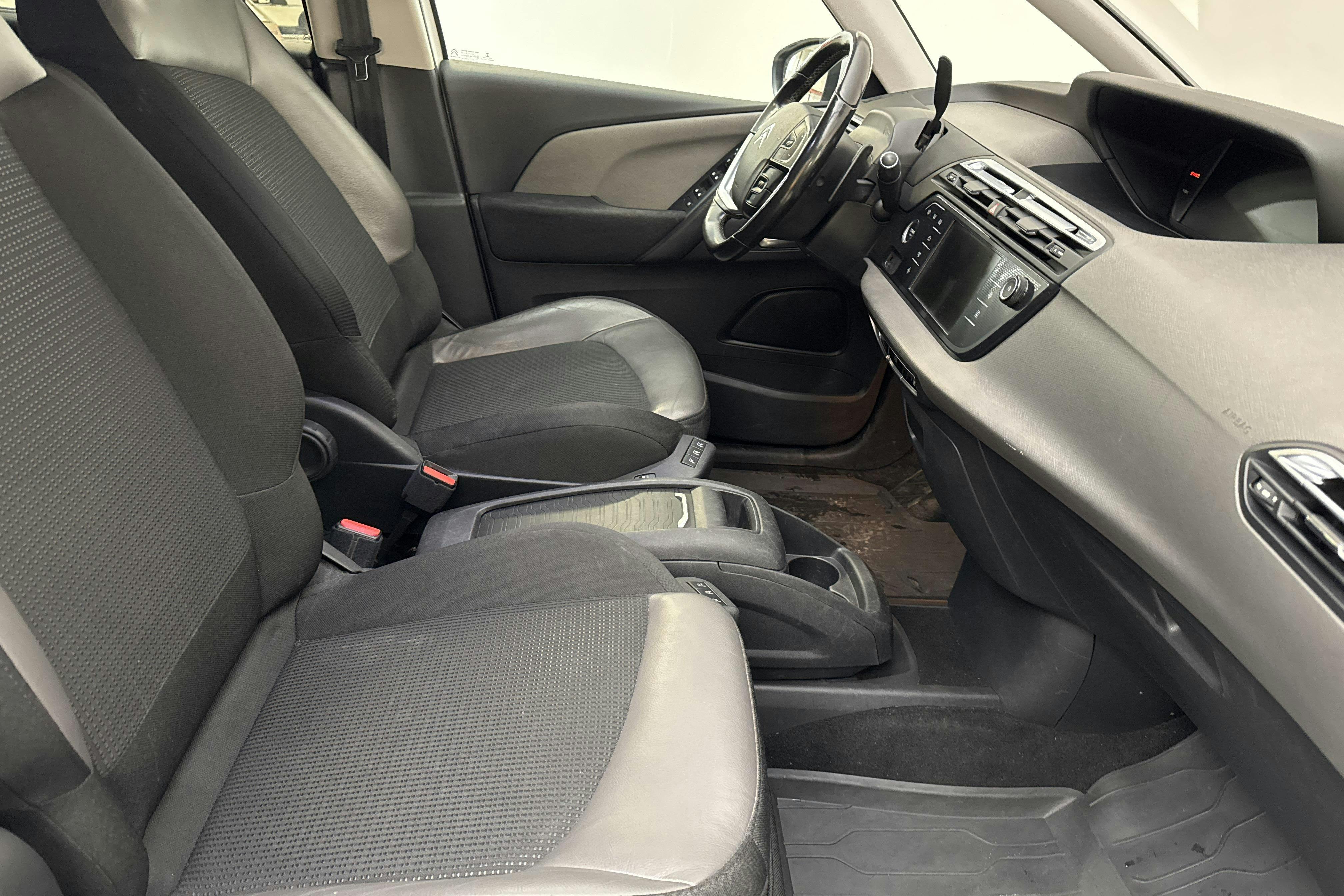 Citroën C4 Grand Picasso BlueHDi (120hk) - 178 080 km - Automatyczna - biały - 2016
