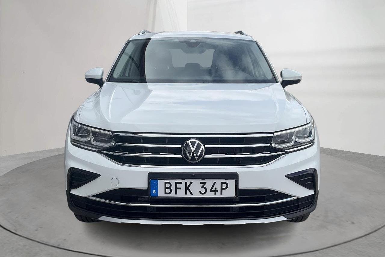 VW Tiguan 1.4 TSI eHybrid (245hk) - 4 677 mil - Automat - vit - 2022