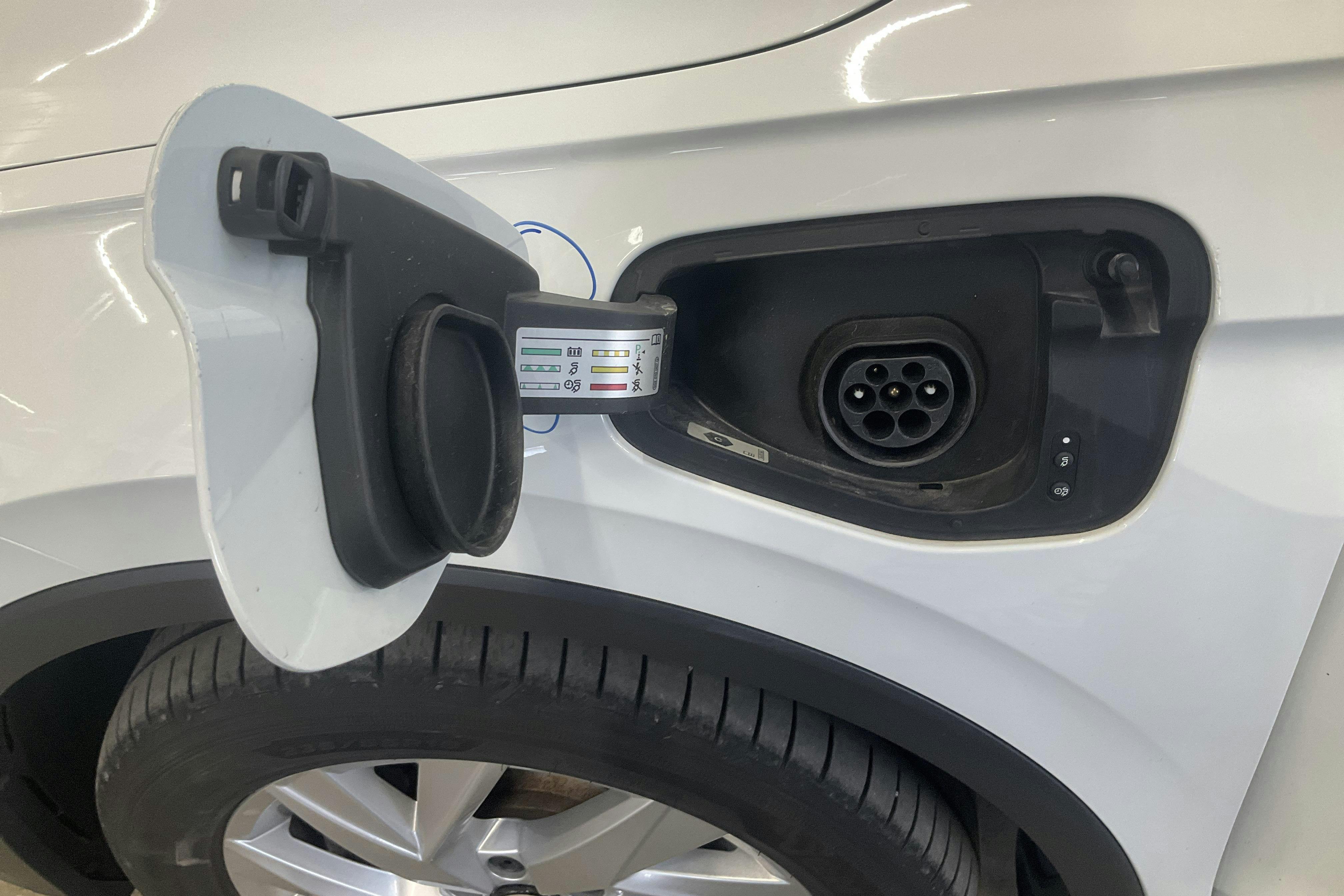 VW Tiguan 1.4 TSI eHybrid (245hk) - 4 677 mil - Automat - vit - 2022