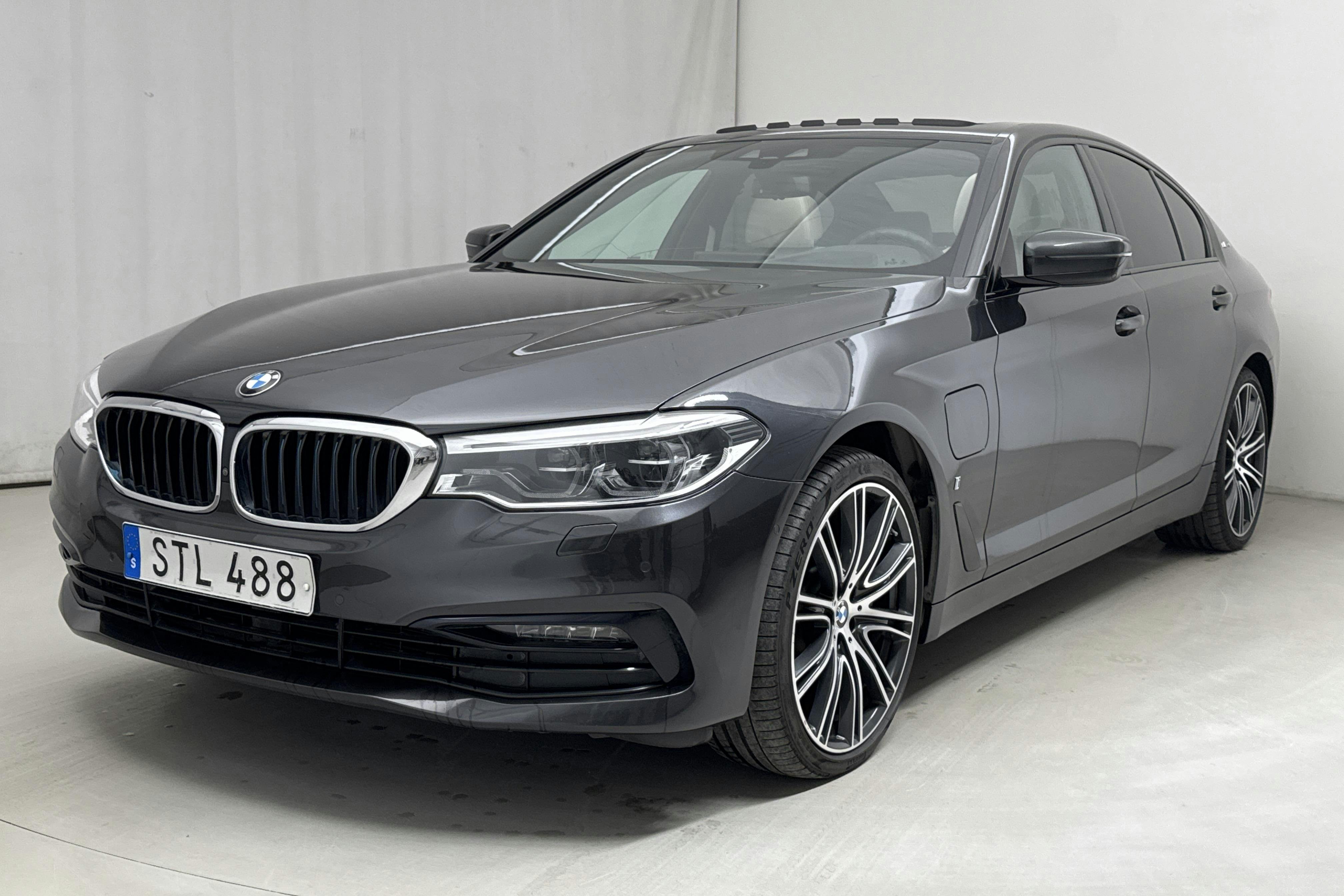 BMW 530e iPerformance Sedan, G30 (252hk) - 110 280 km - Automatic - gray - 2019