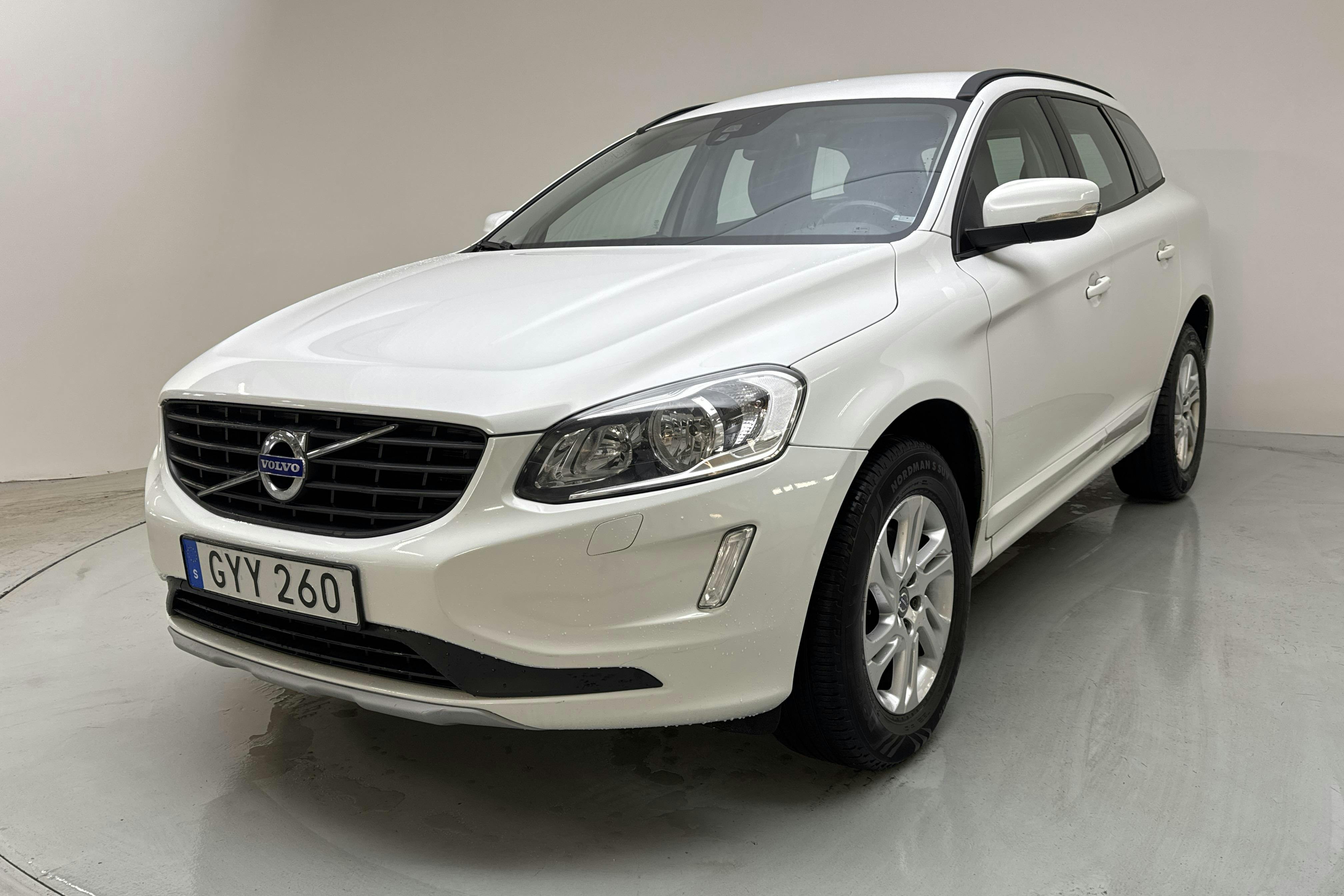 Volvo XC60 D3 2WD (150hk) - 16 032 mil - Manuell - vit - 2017
