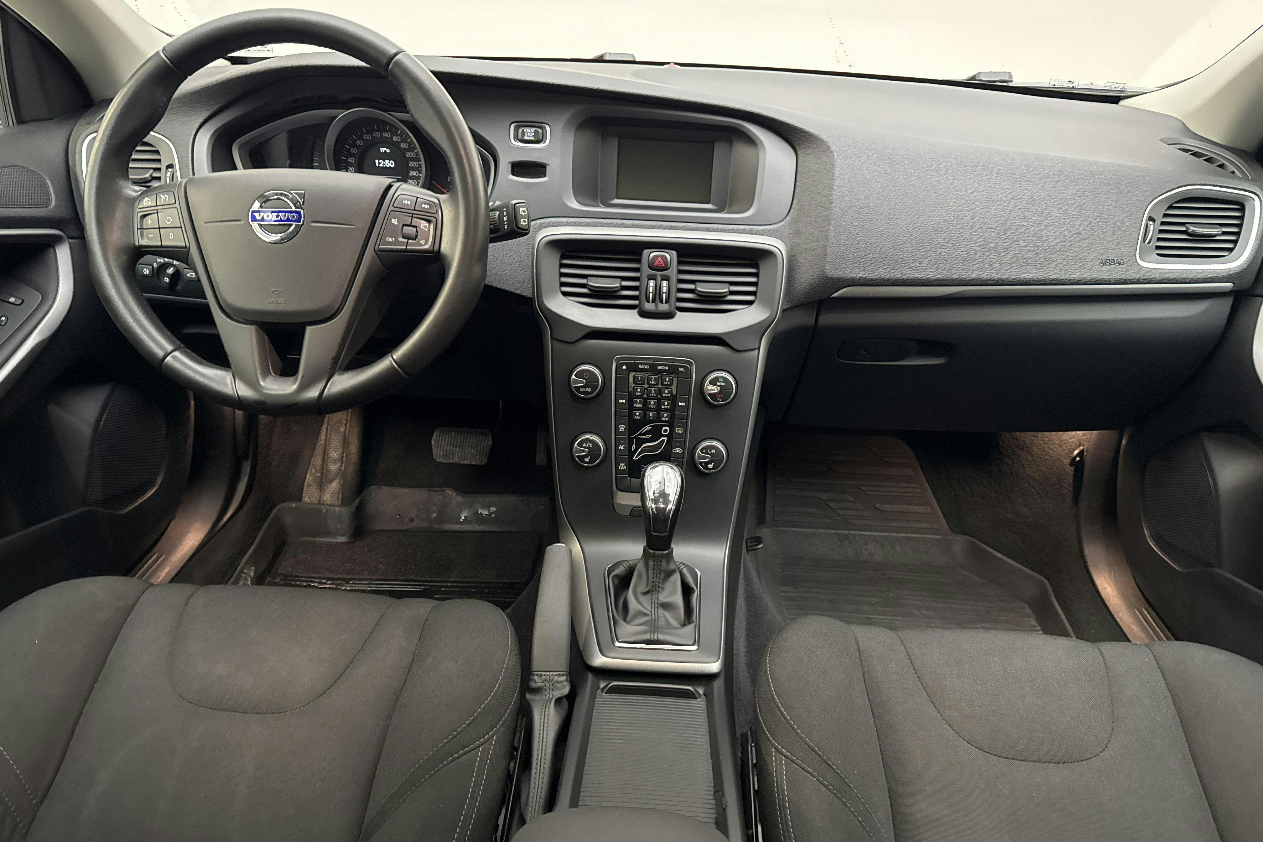 Volvo V40 D2 (120hk) - 104 510 km - Automatic - silver - 2016