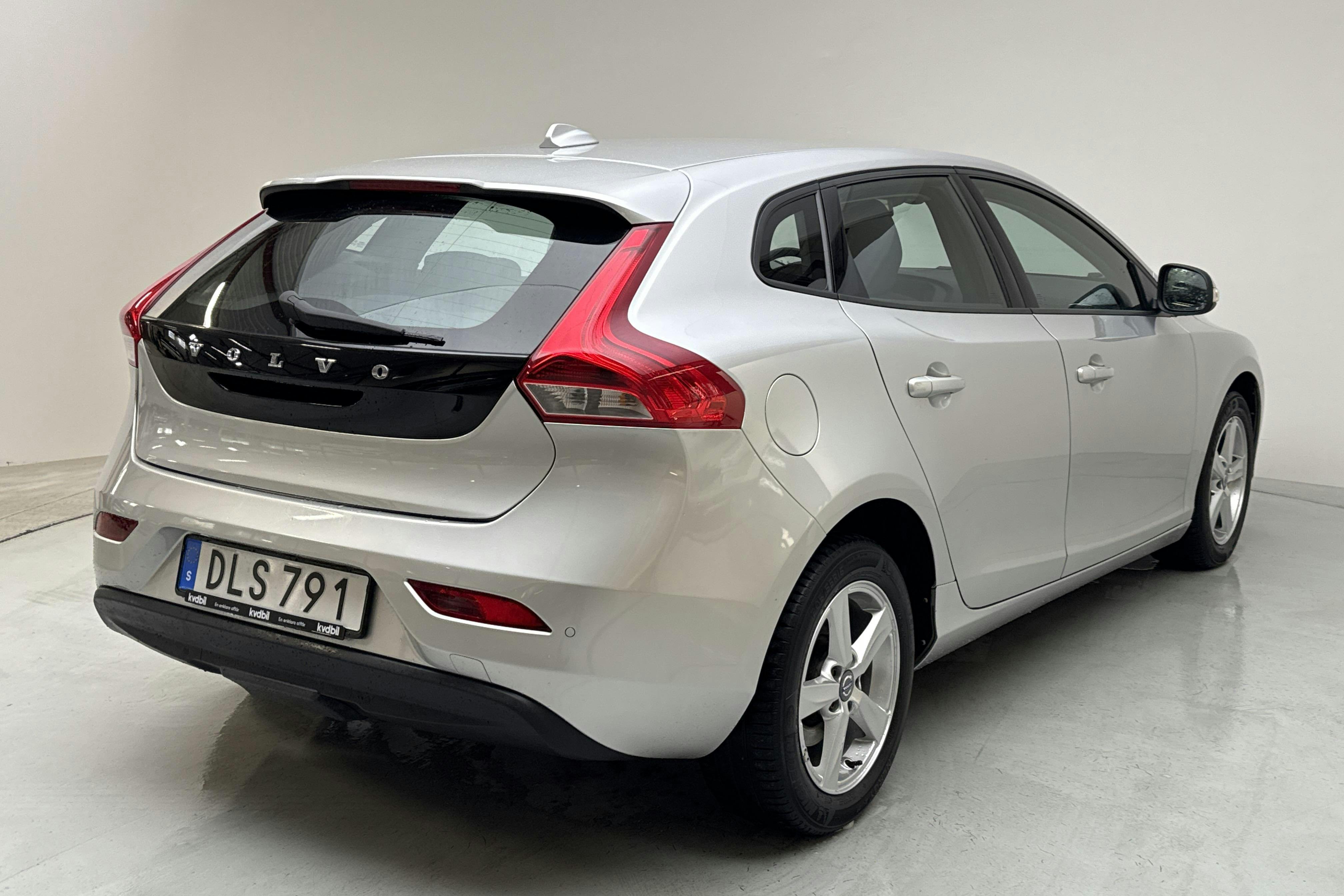 Volvo V40 D2 (120hk) - 104 510 km - Automatic - silver - 2016
