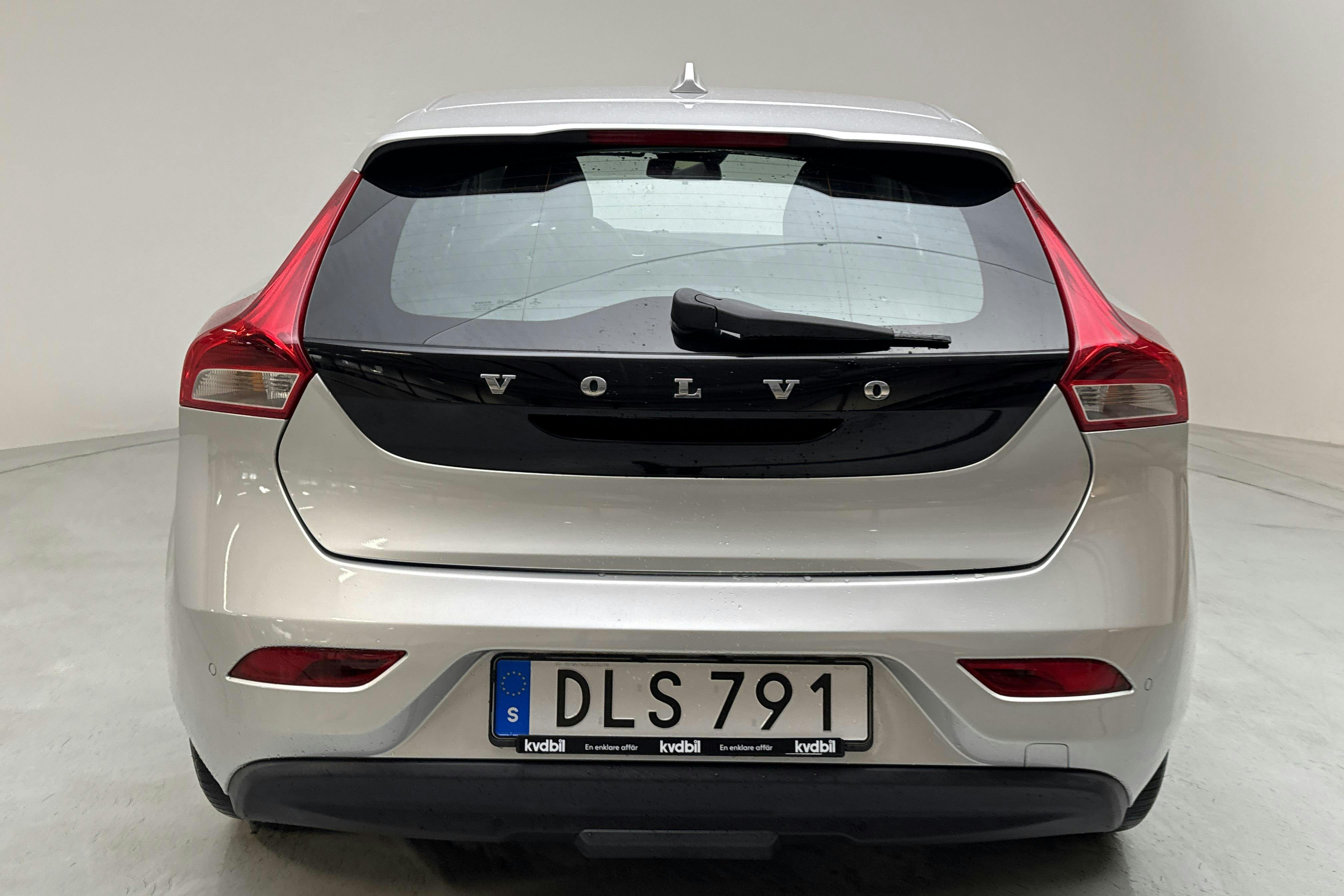 Volvo V40 D2 (120hk) - 104 510 km - Automatic - silver - 2016