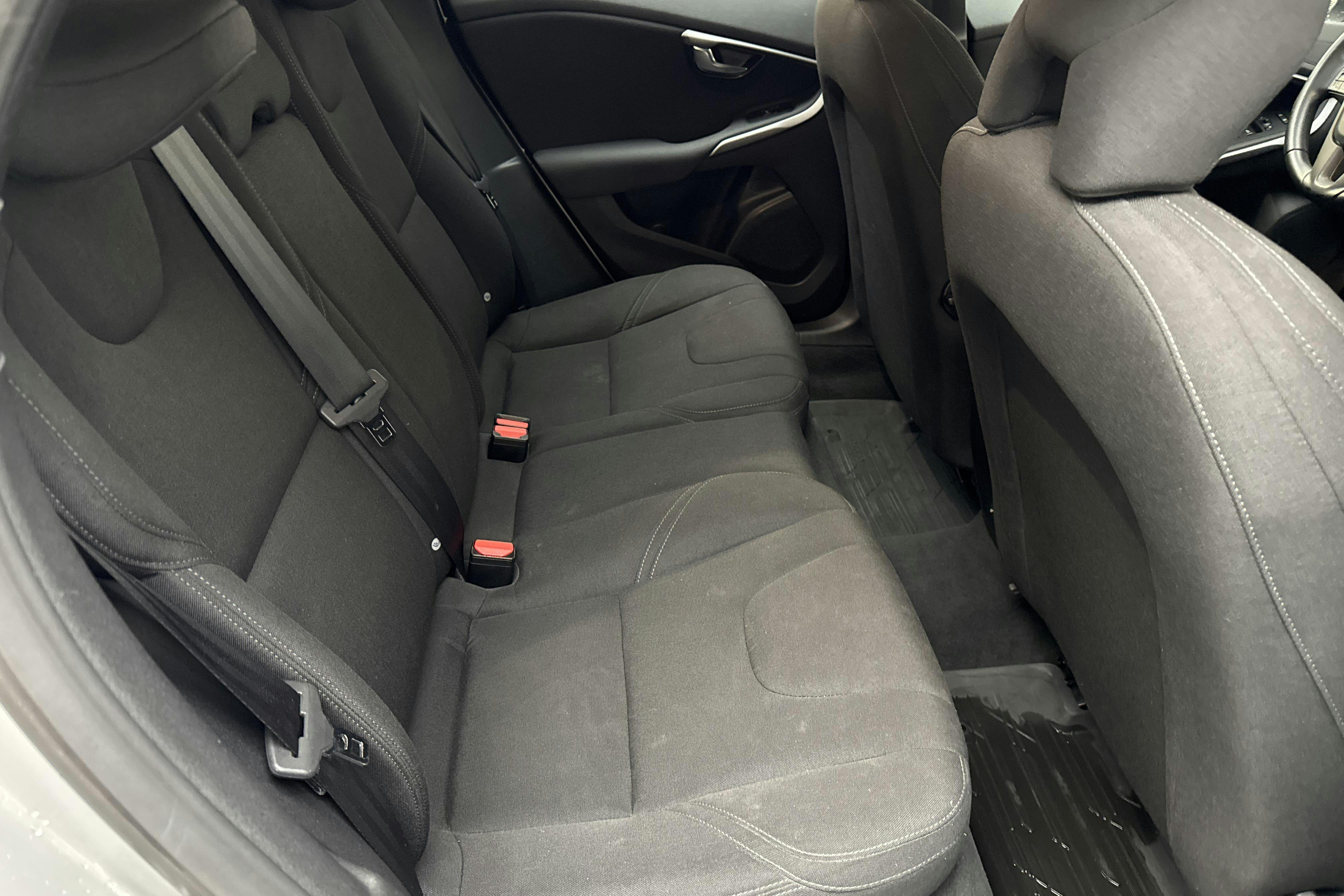 Volvo V40 D2 (120hk) - 104 510 km - Automatic - silver - 2016