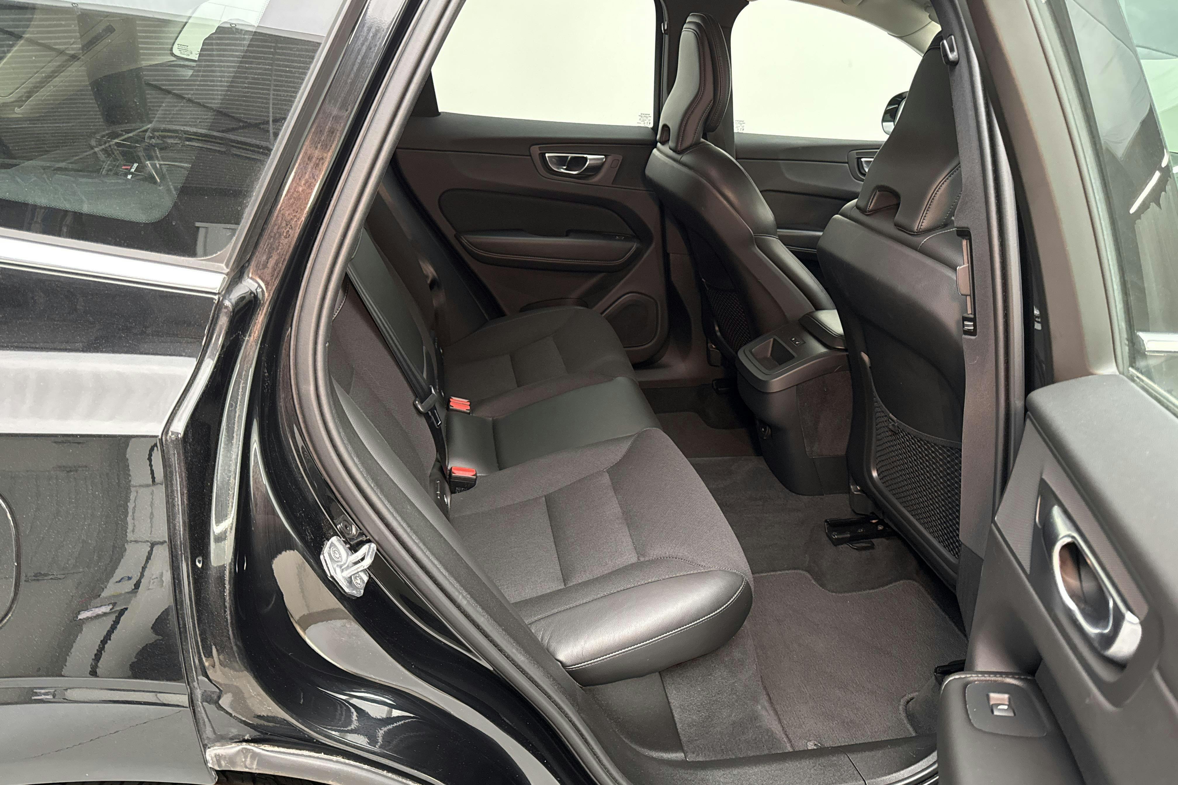 Volvo XC60 B5 2WD Mildhybrid, Bensin (250hk) - 112 450 km - Automatic - black - 2021