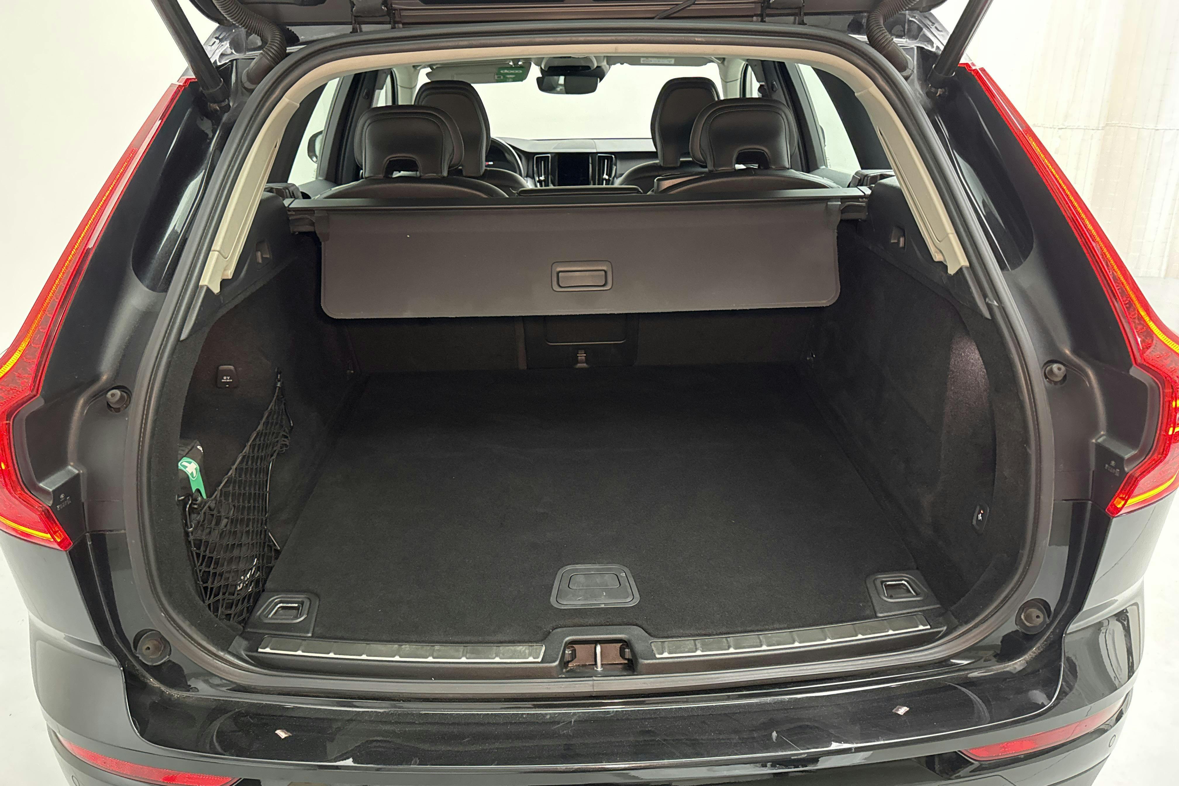 Volvo XC60 B5 2WD Mildhybrid, Bensin (250hk) - 112 450 km - Automatic - black - 2021
