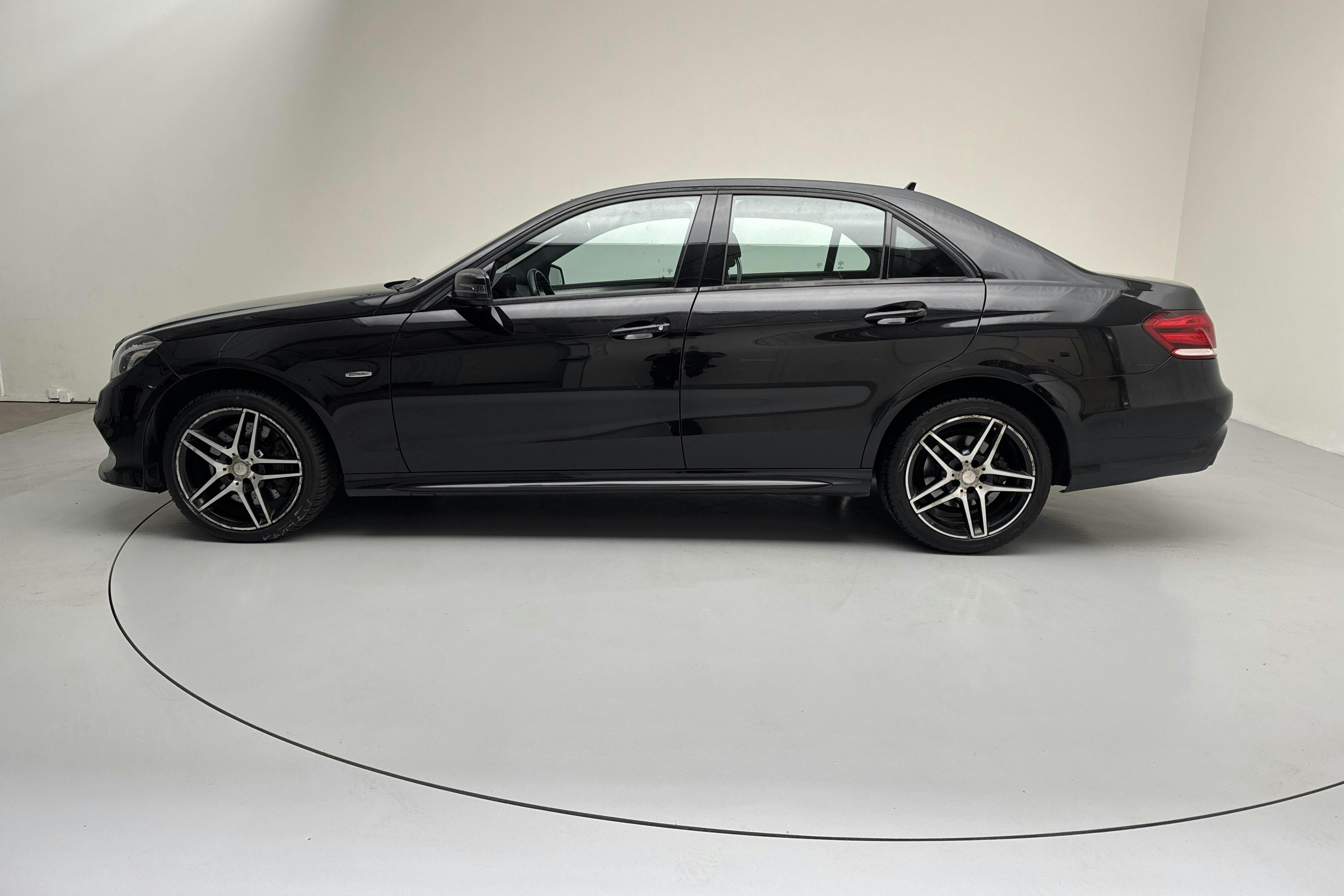 Mercedes E 350 BlueTEC 4Matic W212 (258hk) - 23 472 mil - Automat - svart - 2016