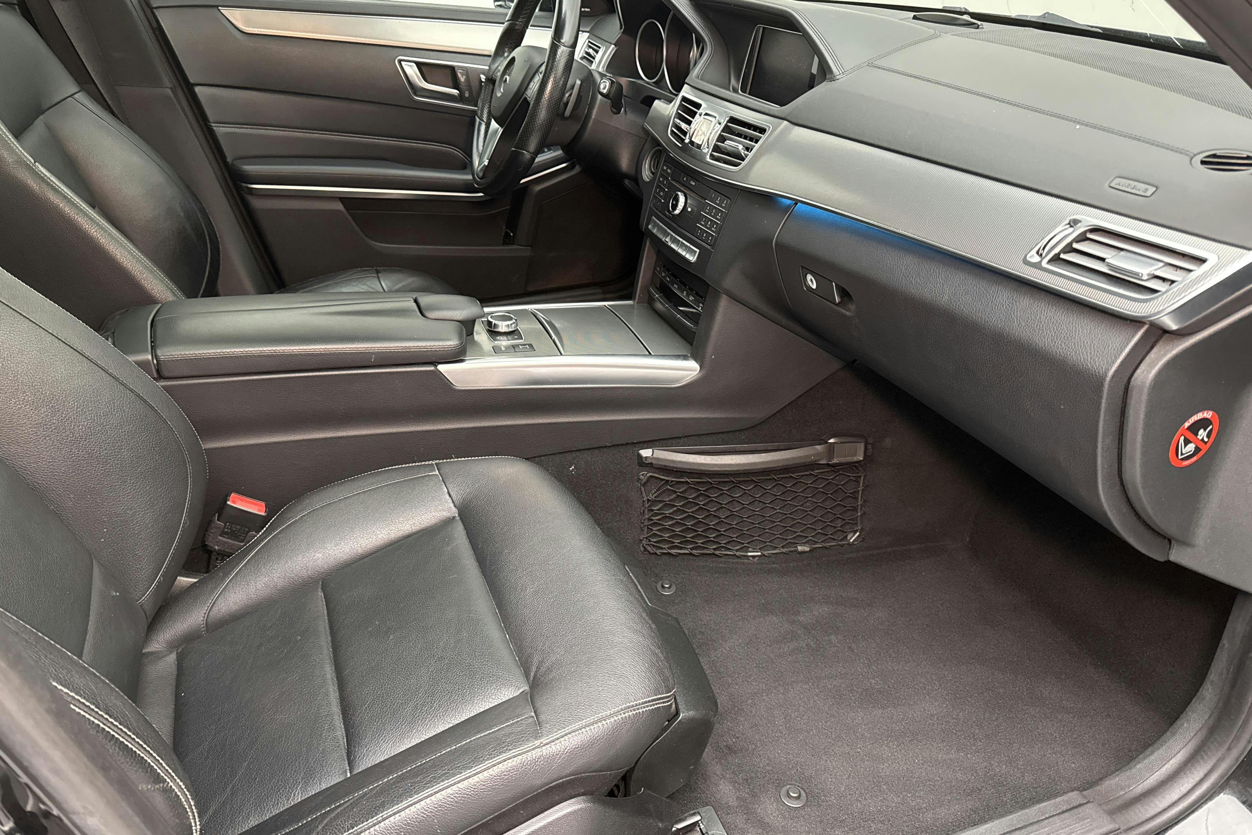 Mercedes E 350 BlueTEC 4Matic W212 (258hk) - 23 472 mil - Automat - svart - 2016