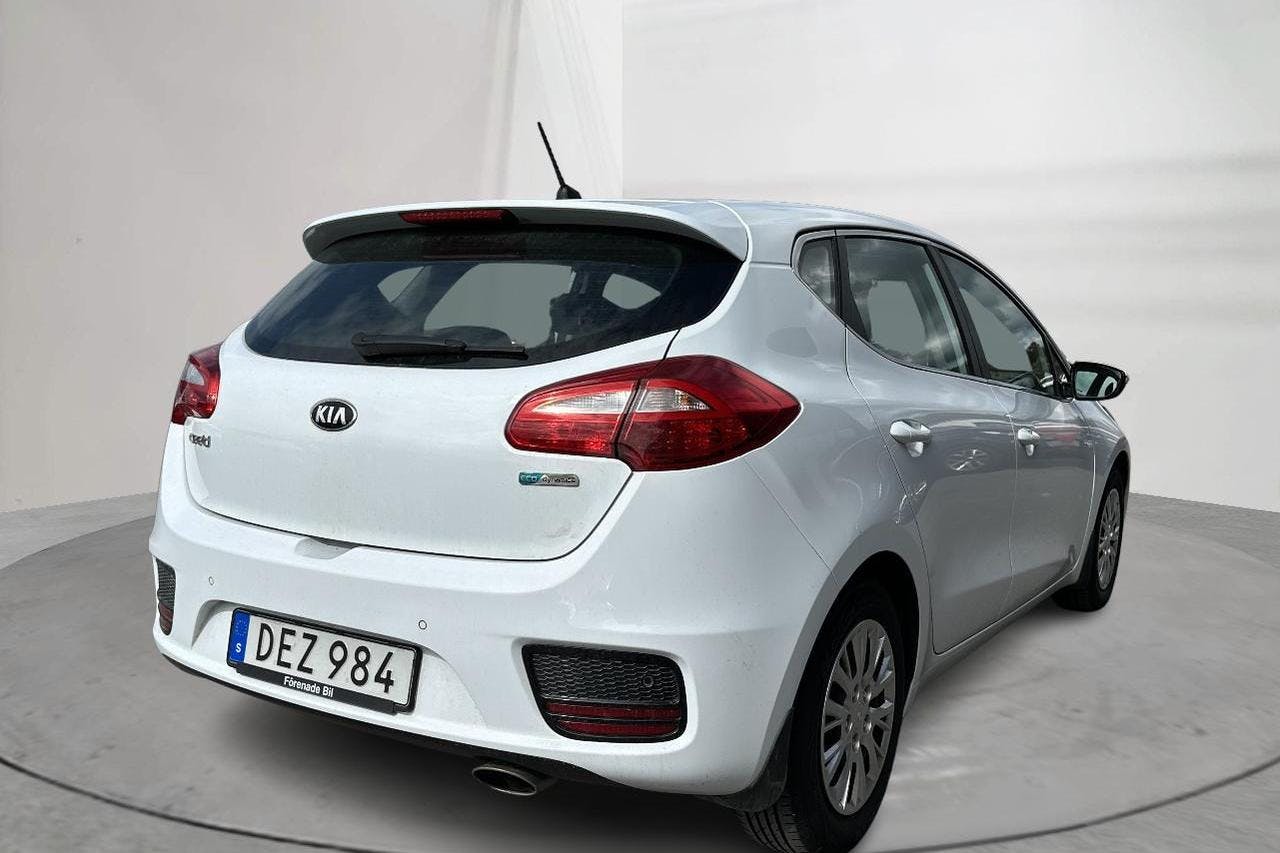KIA Cee'd 1.6 CRDi 5dr (136hk) - 154 390 km - Manuaalinen - valkoinen - 2016