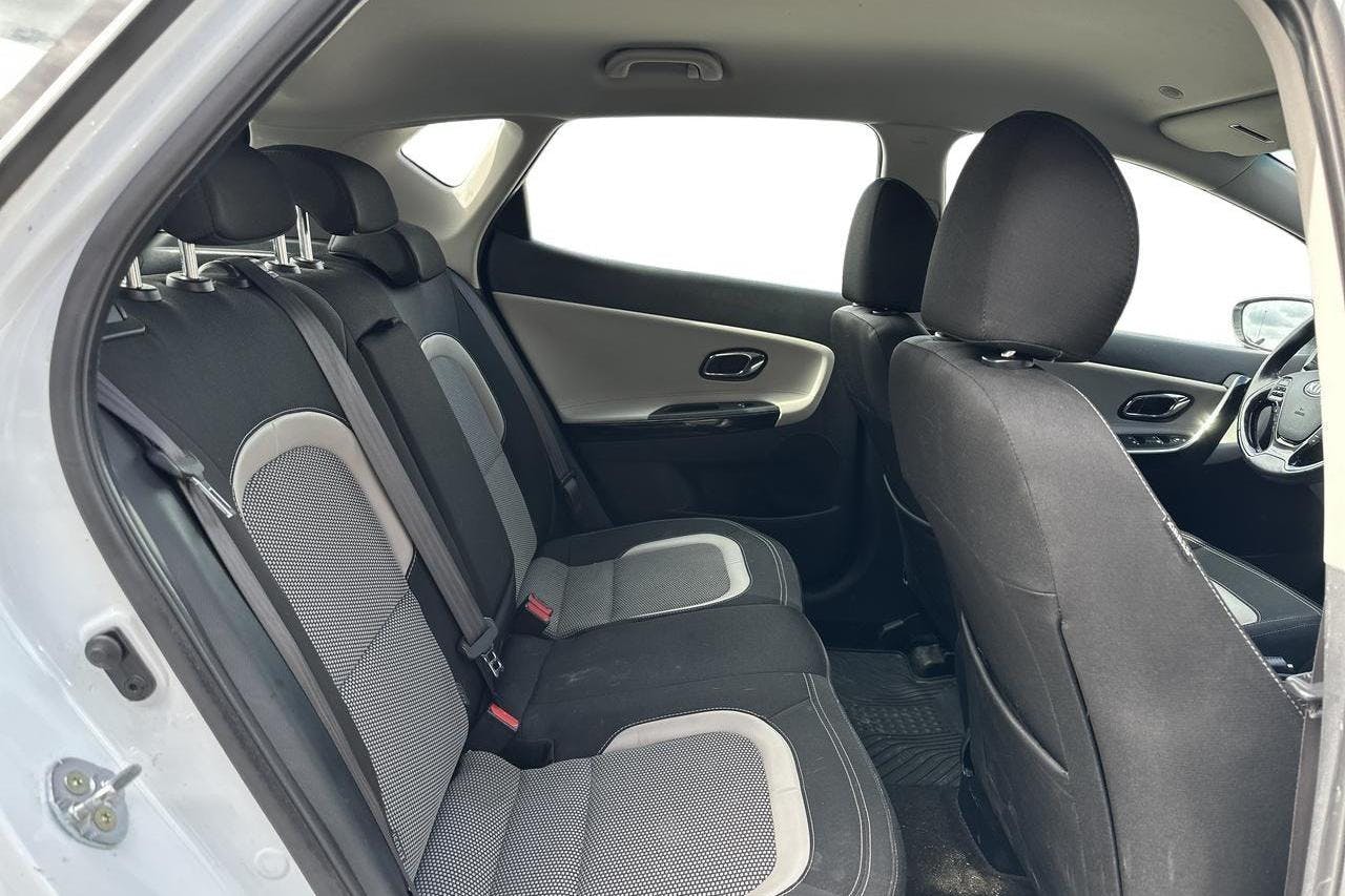 KIA Cee'd 1.6 CRDi 5dr (136hk) - 154 390 km - Manuaalinen - valkoinen - 2016