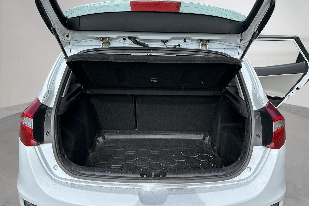 KIA Cee'd 1.6 CRDi 5dr (136hk) - 154 390 km - Manuaalinen - valkoinen - 2016