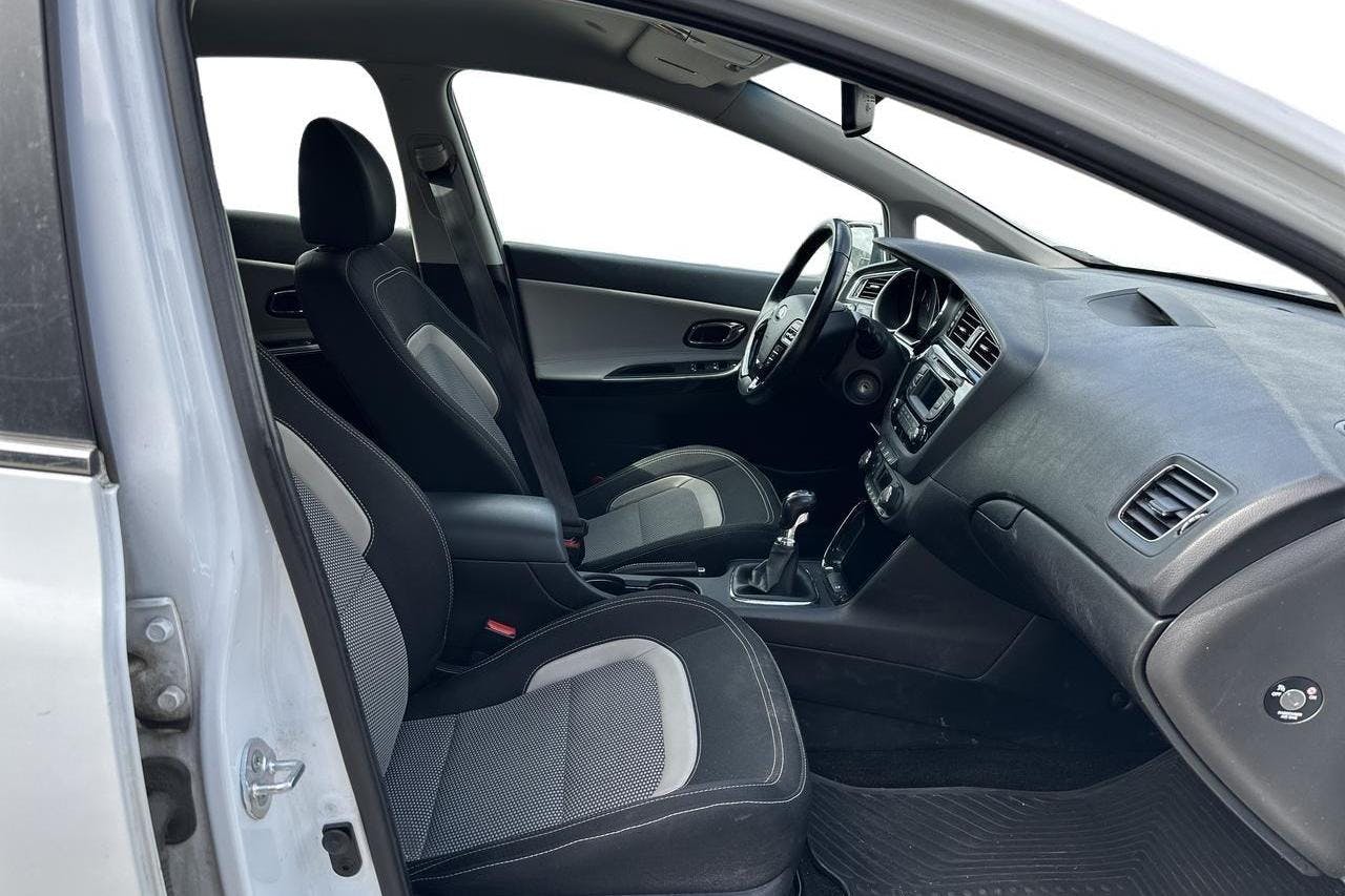 KIA Cee'd 1.6 CRDi 5dr (136hk) - 154 390 km - Manuaalinen - valkoinen - 2016