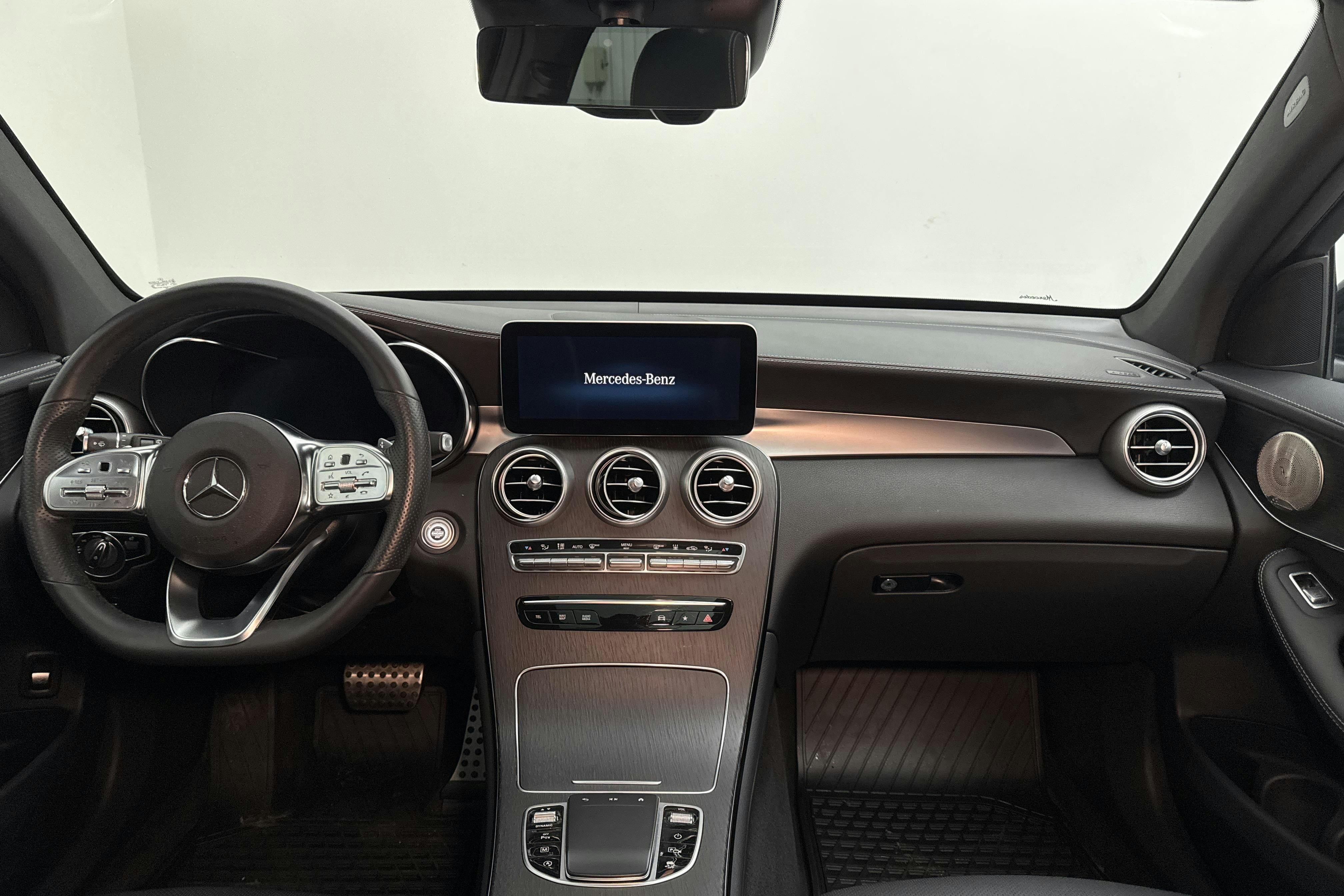 Mercedes GLC 300 4MATIC X253 (258hk) - 22 200 km - Automaatne - must - 2021