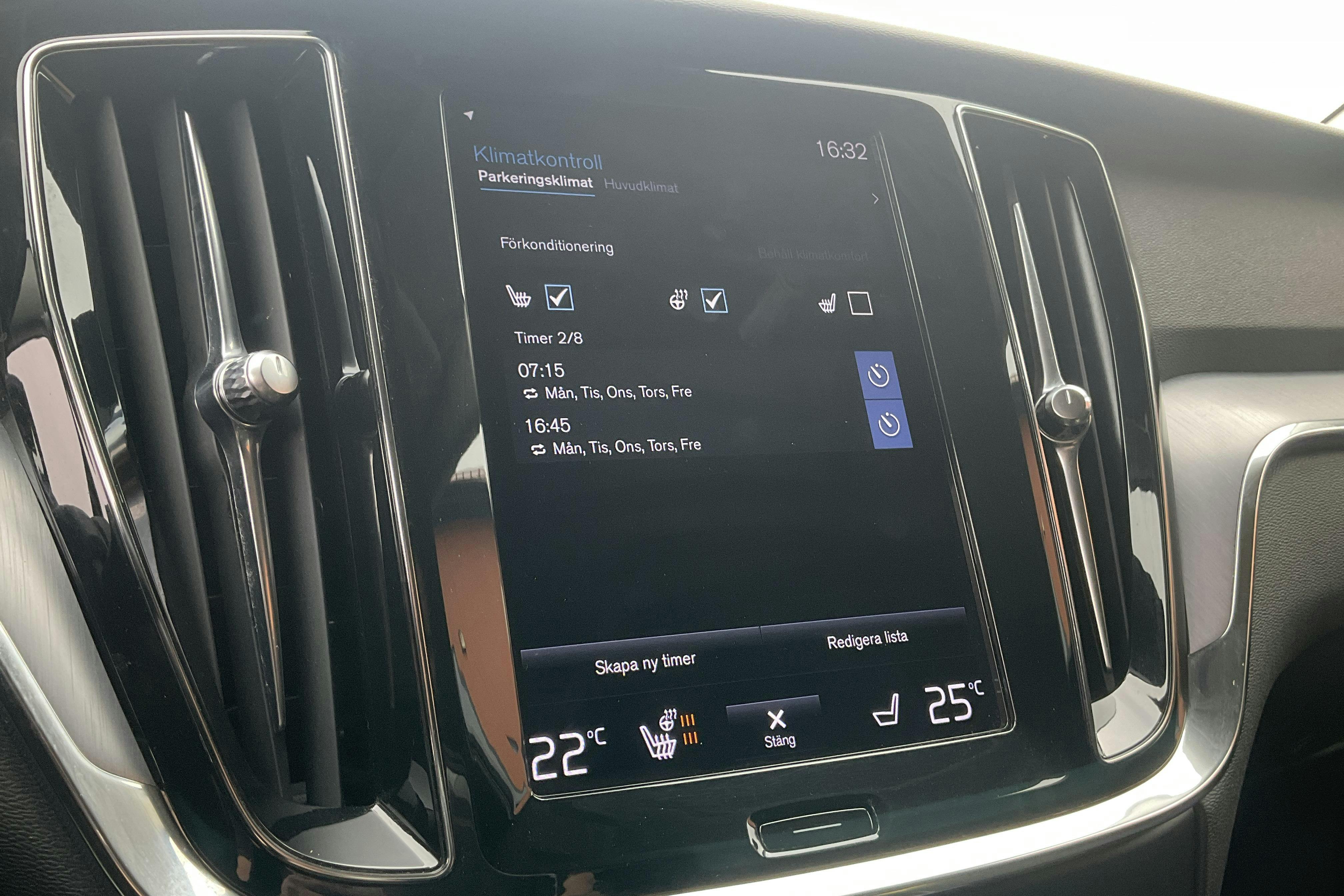 Volvo V60 T6 AWD Recharge (340hk) - 10 356 mil - Automat - svart - 2021