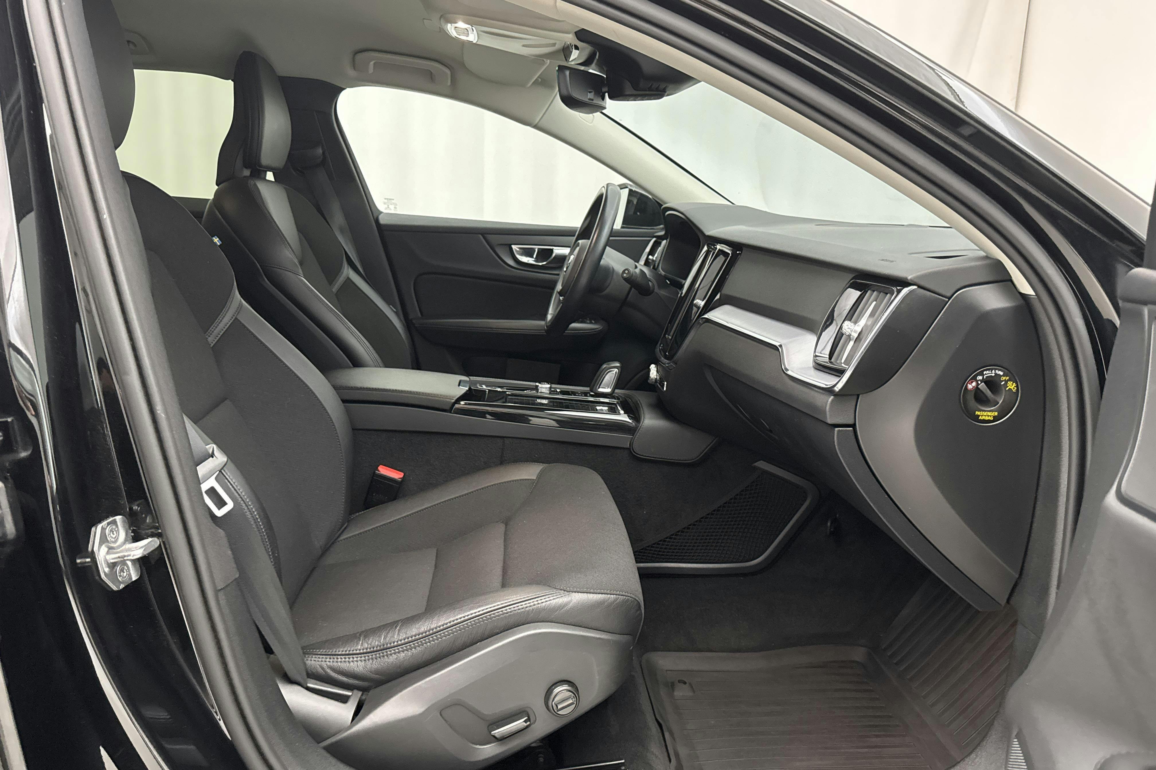 Volvo V60 T6 AWD Recharge (340hk) - 10 356 mil - Automat - svart - 2021