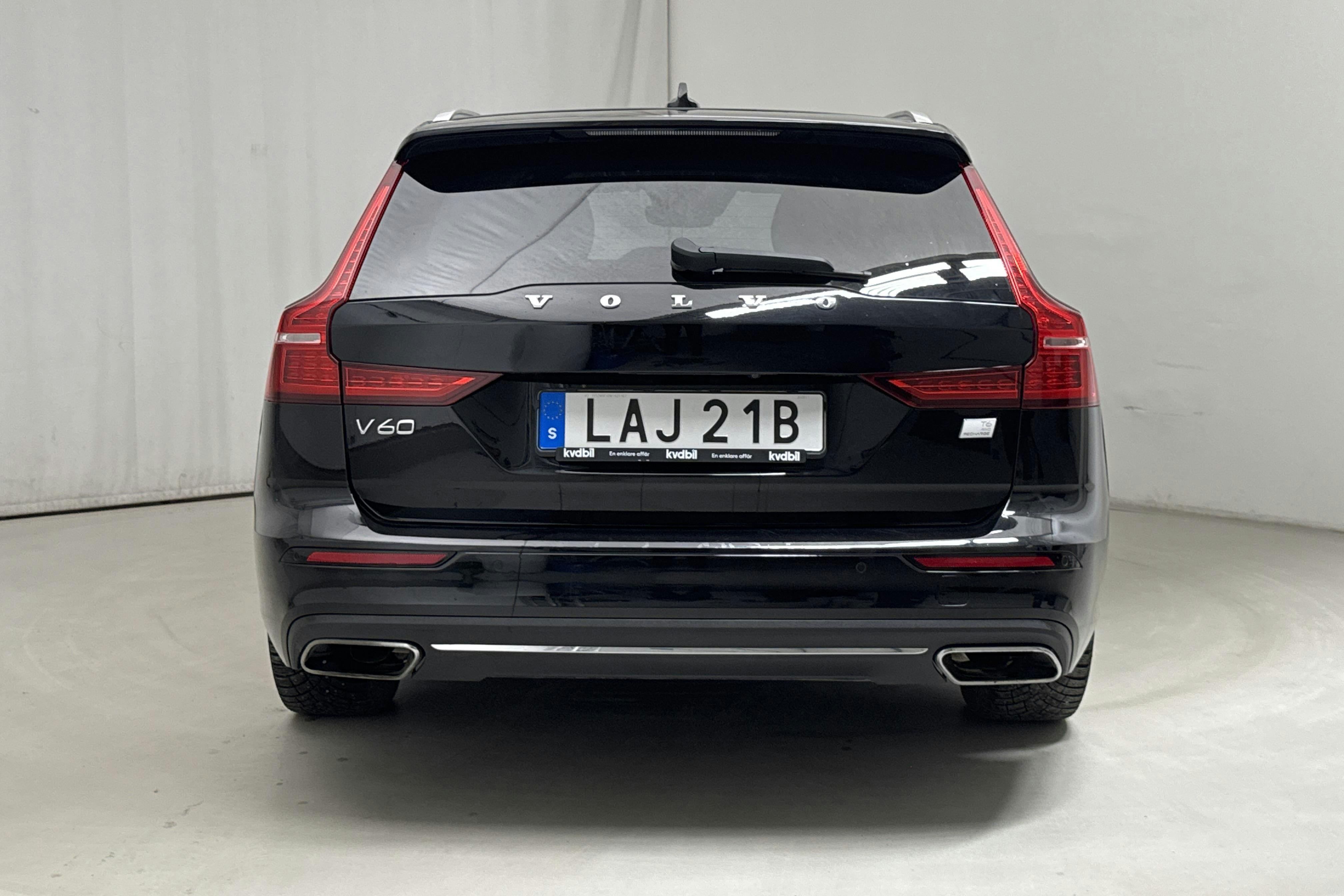 Volvo V60 T6 AWD Recharge (340hk) - 10 356 mil - Automat - svart - 2021