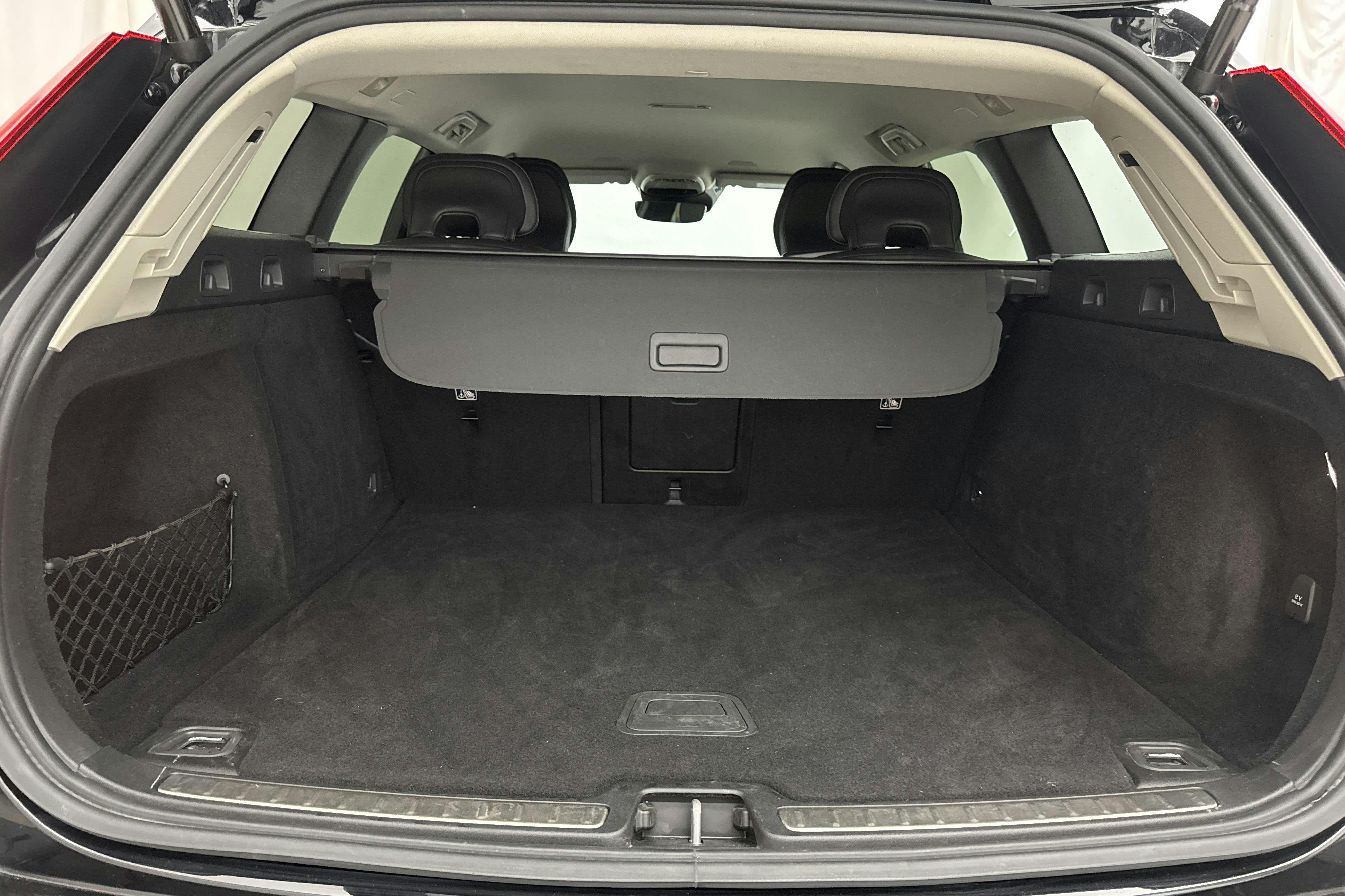 Volvo V60 T6 AWD Recharge (340hk) - 10 356 mil - Automat - svart - 2021