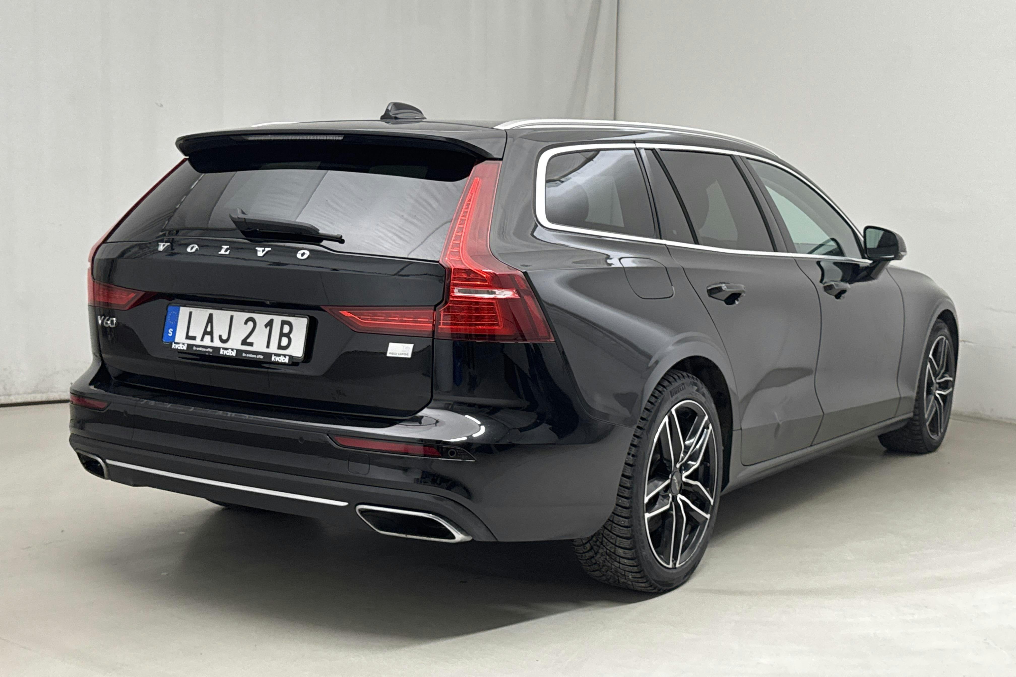 Volvo V60 T6 AWD Recharge (340hk) - 10 356 mil - Automat - svart - 2021