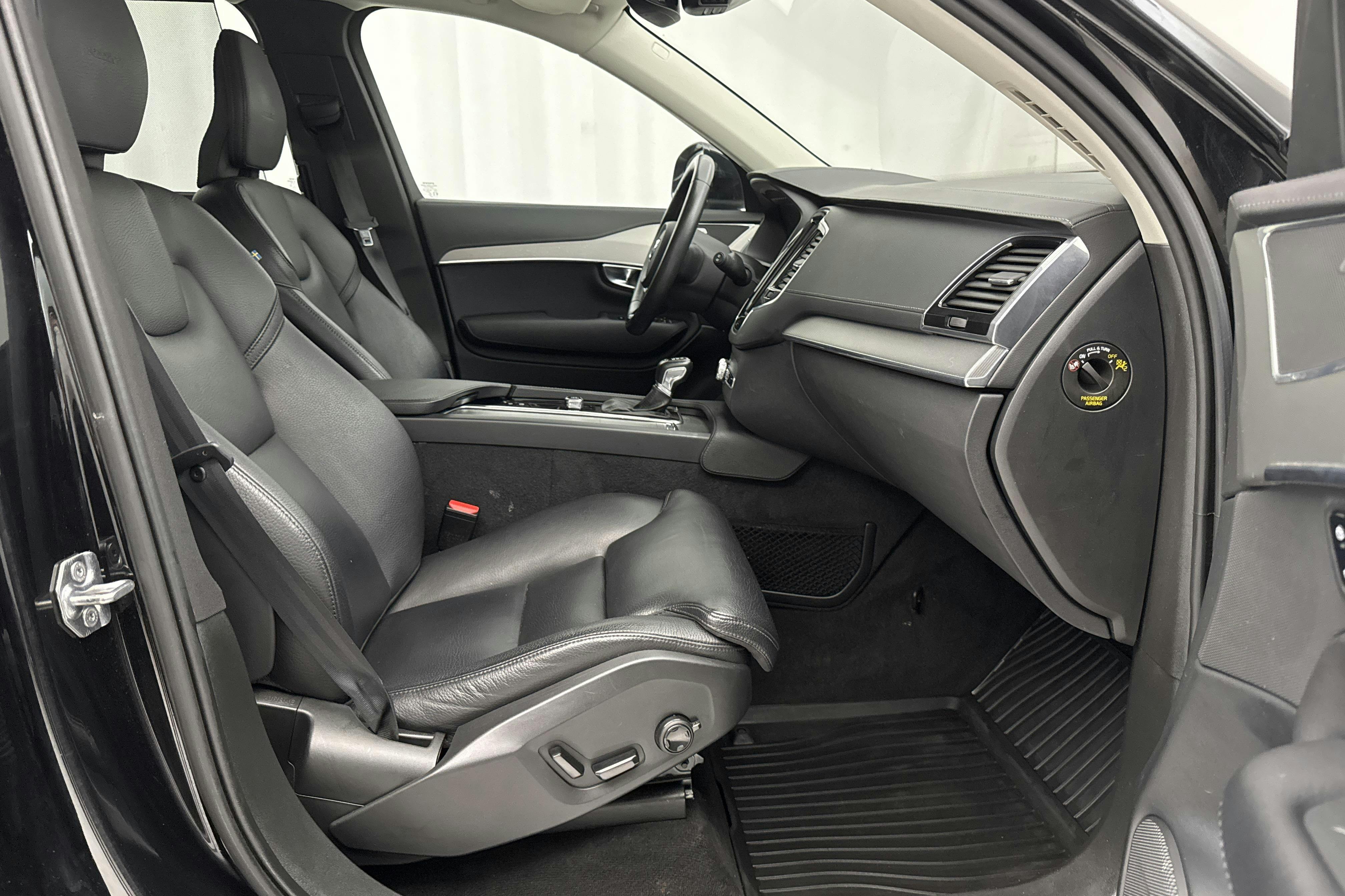 Volvo XC90 T5 AWD (250hk) - 115 940 km - Automaatne - must - 2019