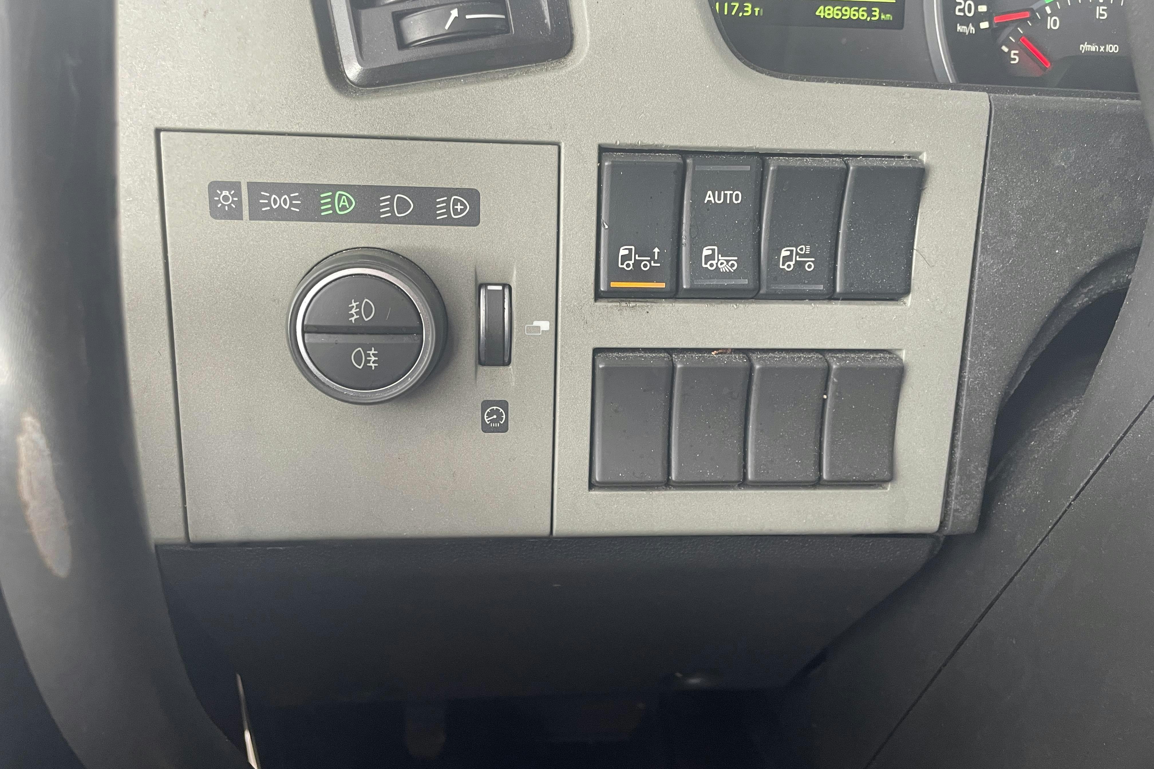 VOLVO FM330 - 486 966 km - Automaattinen - valkoinen - 2019