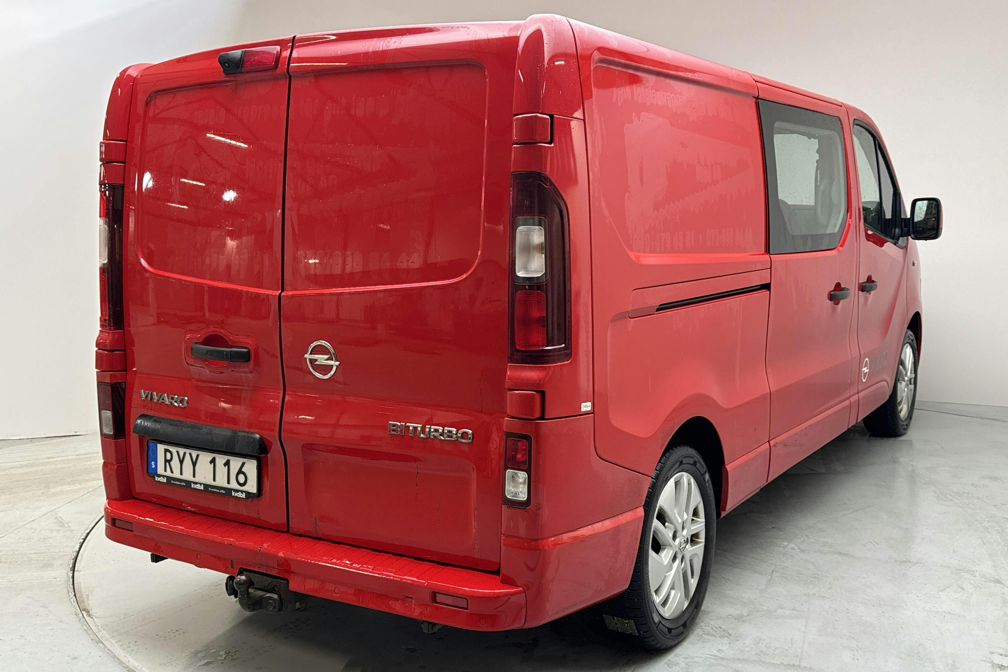 Opel Vivaro 1.6 BITURBO (145hk) - 178 400 km - Manualna - czerwony - 2018