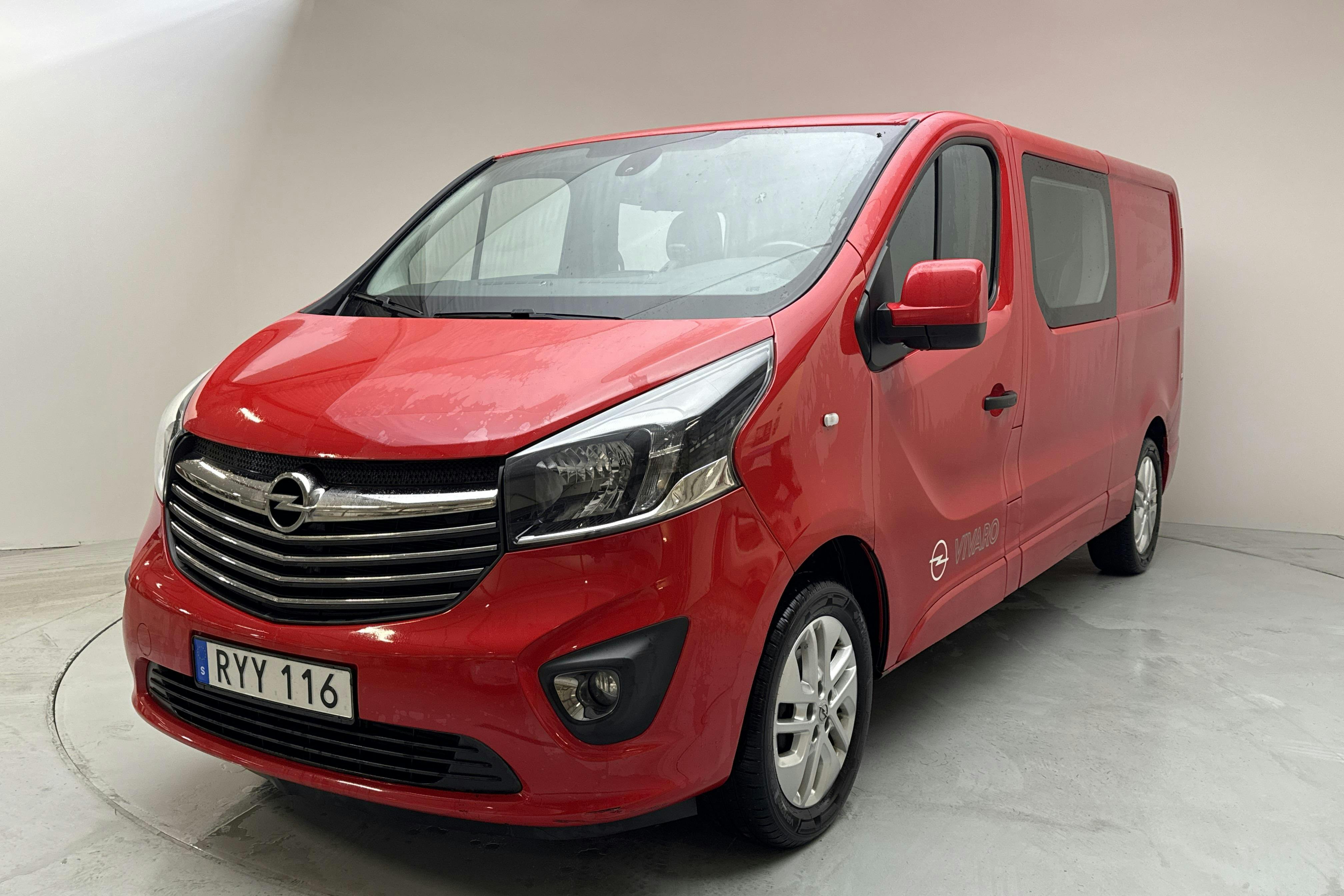 Opel Vivaro 1.6 BITURBO (145hk) - 178 400 km - Manualna - czerwony - 2018