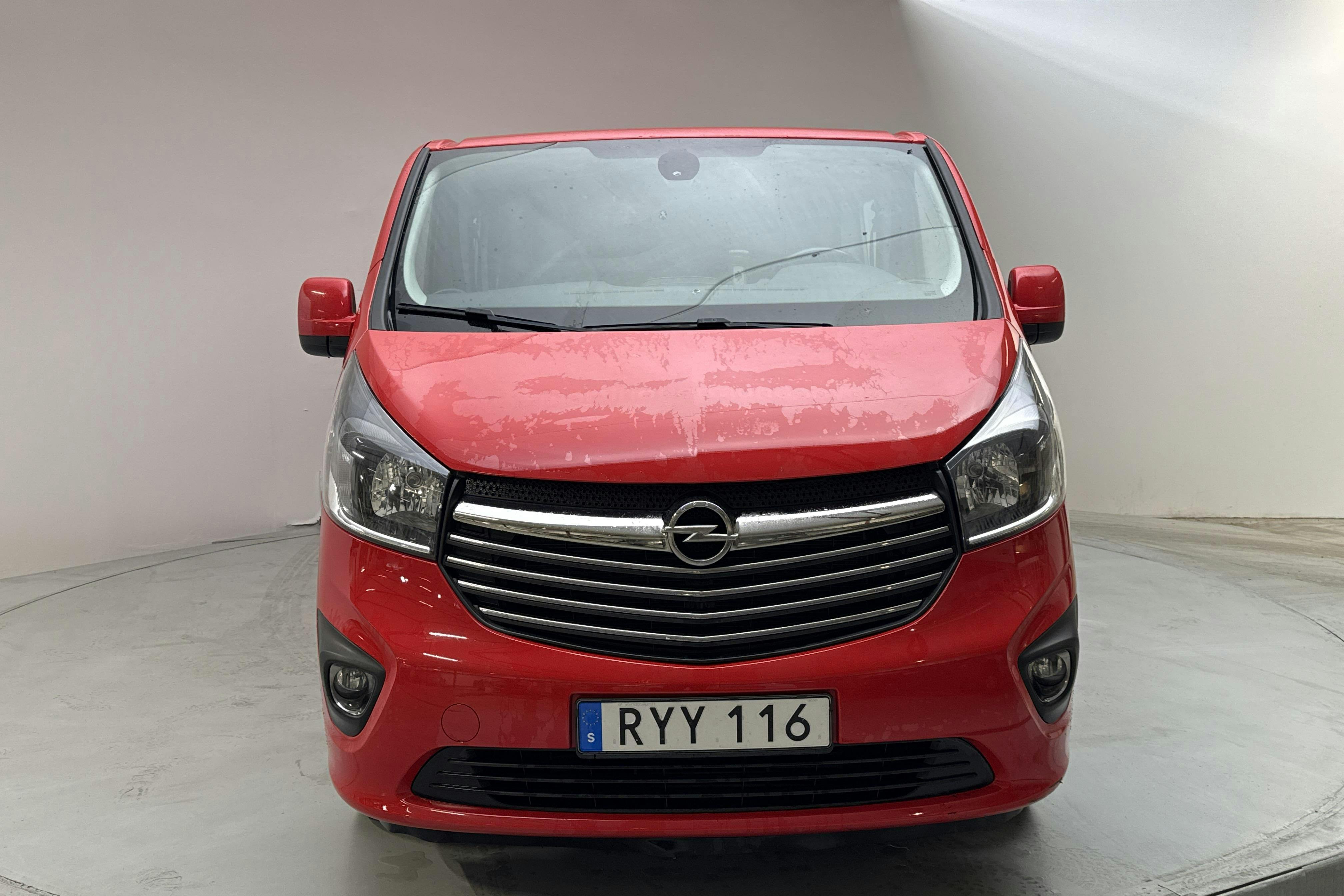Opel Vivaro 1.6 BITURBO (145hk) - 178 400 km - Manualna - czerwony - 2018