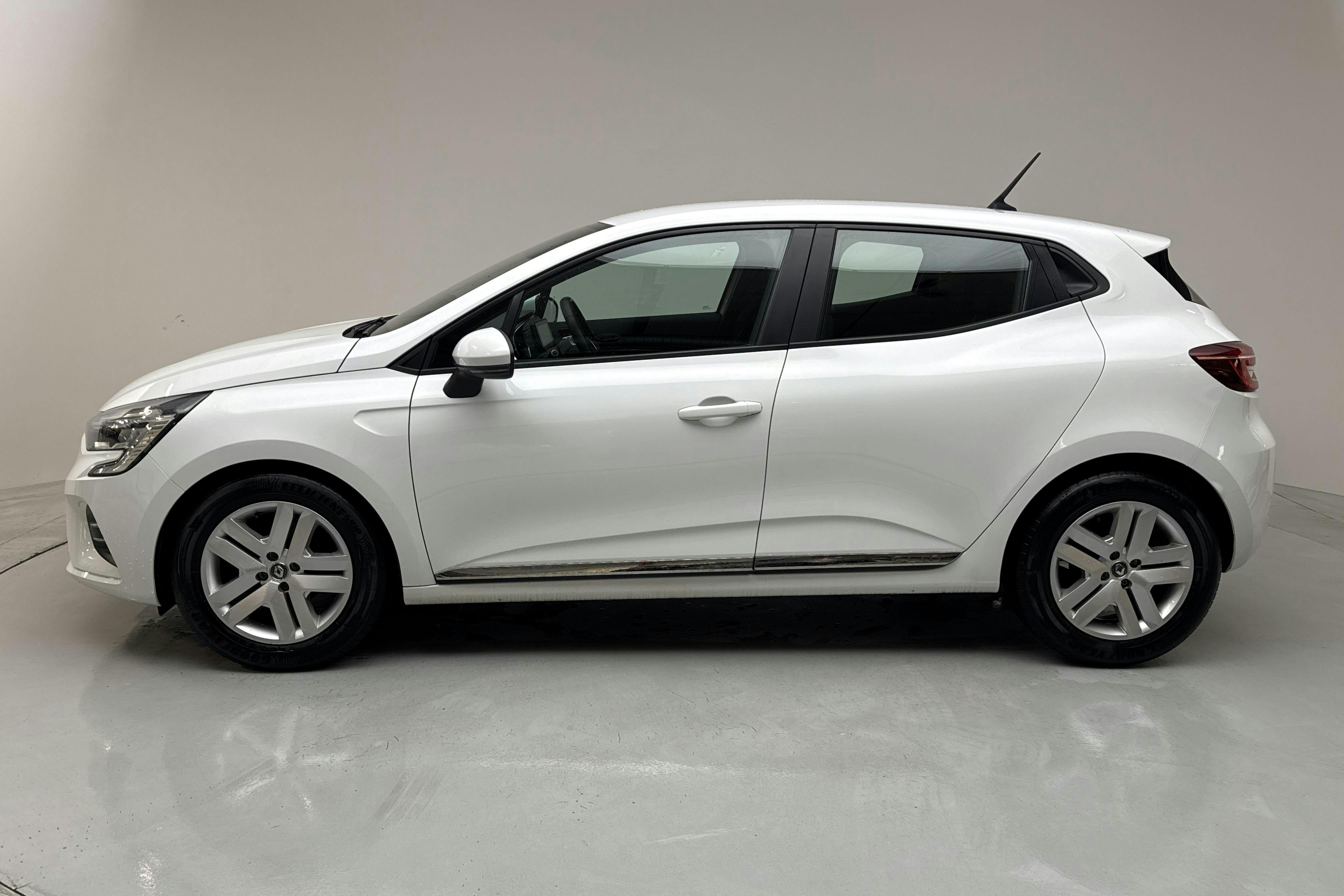 Renault Clio V 1.0 TCe 5dr (100hk) - 90 100 km - Manual - white - 2020