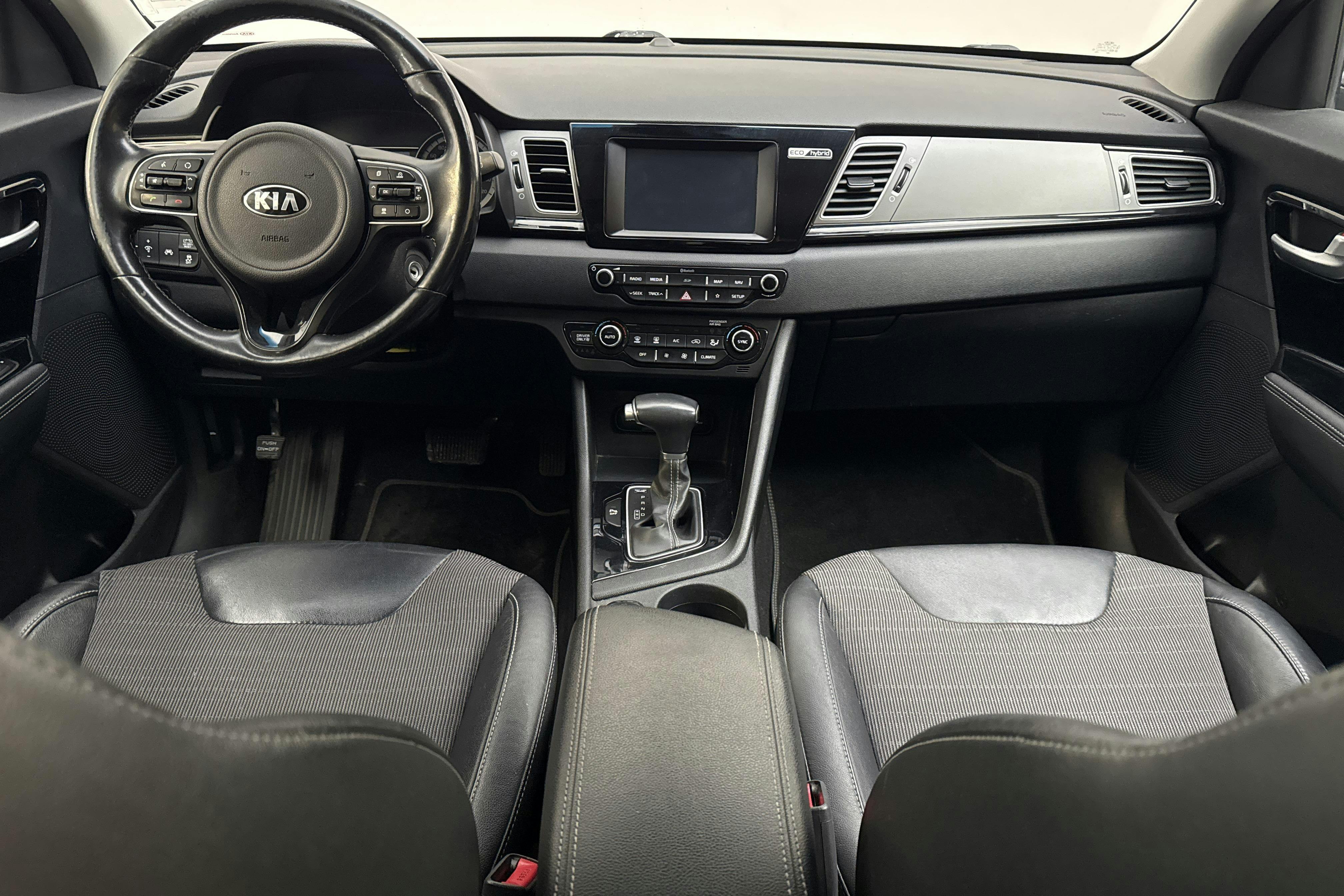 KIA Niro Hybrid 1.6 (141hk) - 17 880 mil - Automat - grå - 2018