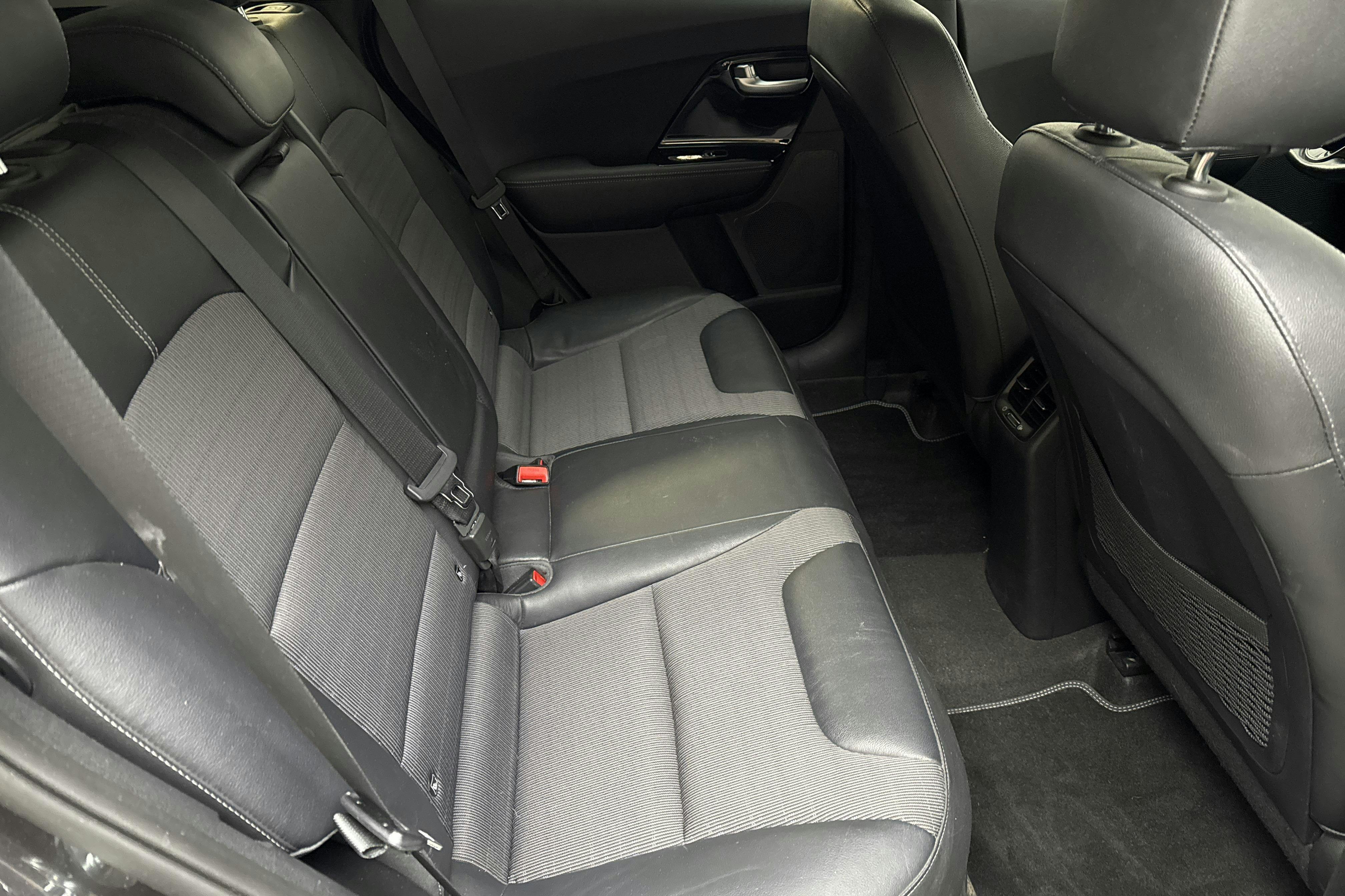 KIA Niro Hybrid 1.6 (141hk) - 17 880 mil - Automat - grå - 2018