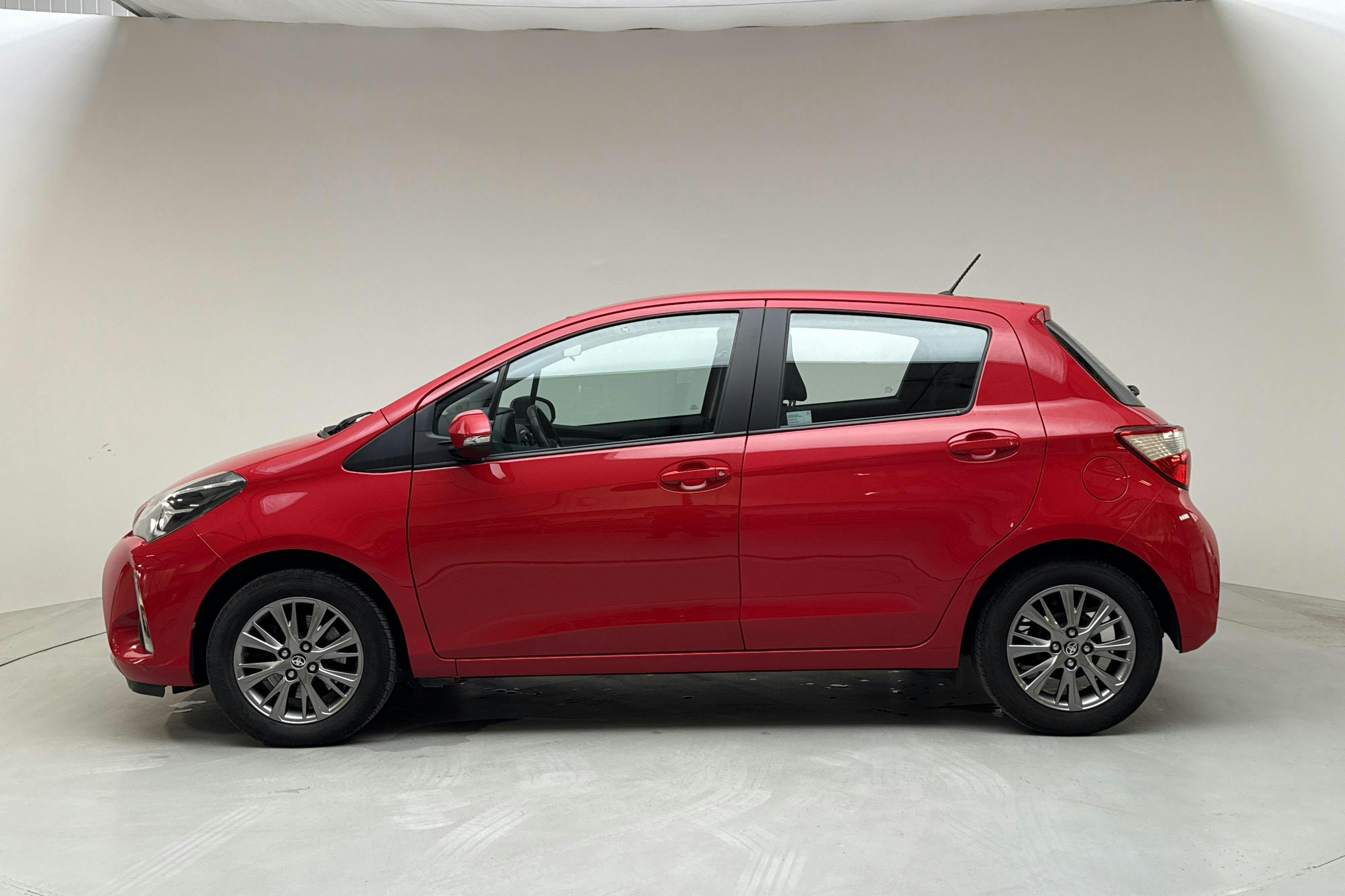 Toyota Yaris 1.5 5dr (111hk) - 62 510 km - Manual - red - 2018