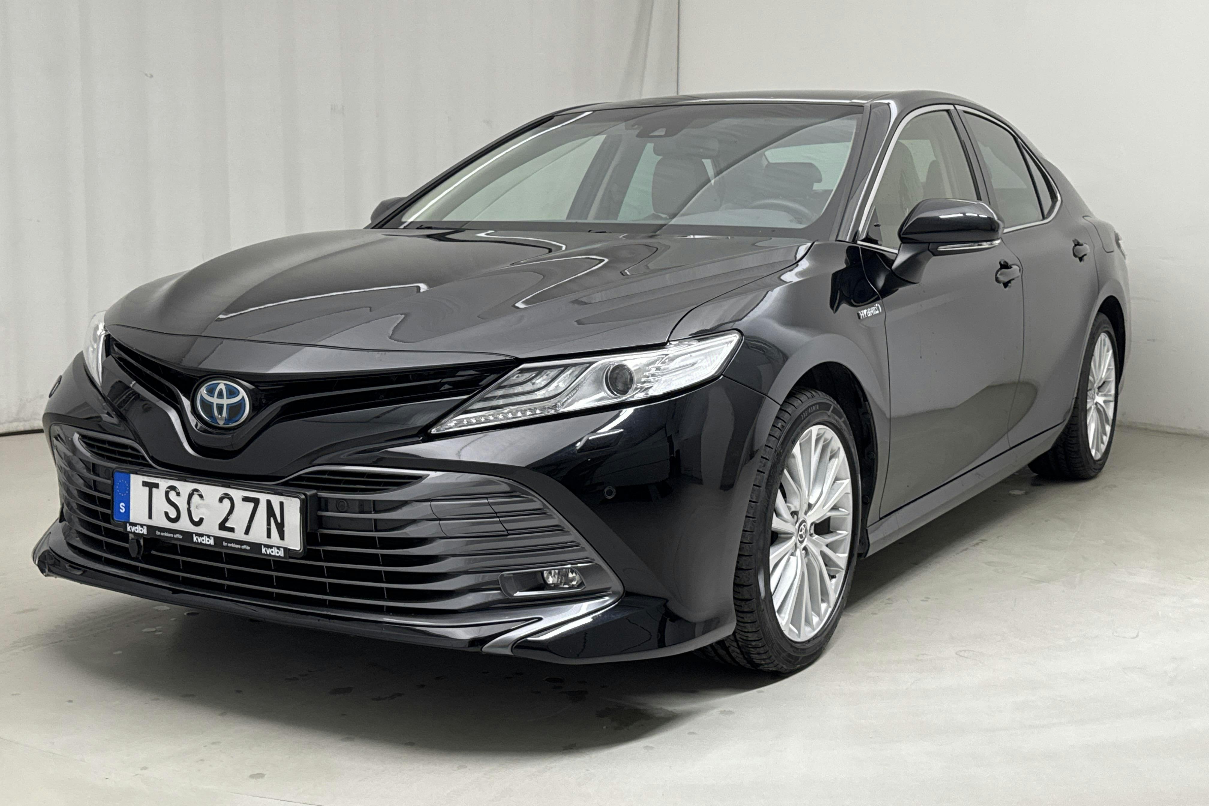 Toyota Camry 2.5 Hybrid (218hk) - 3 829 mil - Automat - svart - 2020